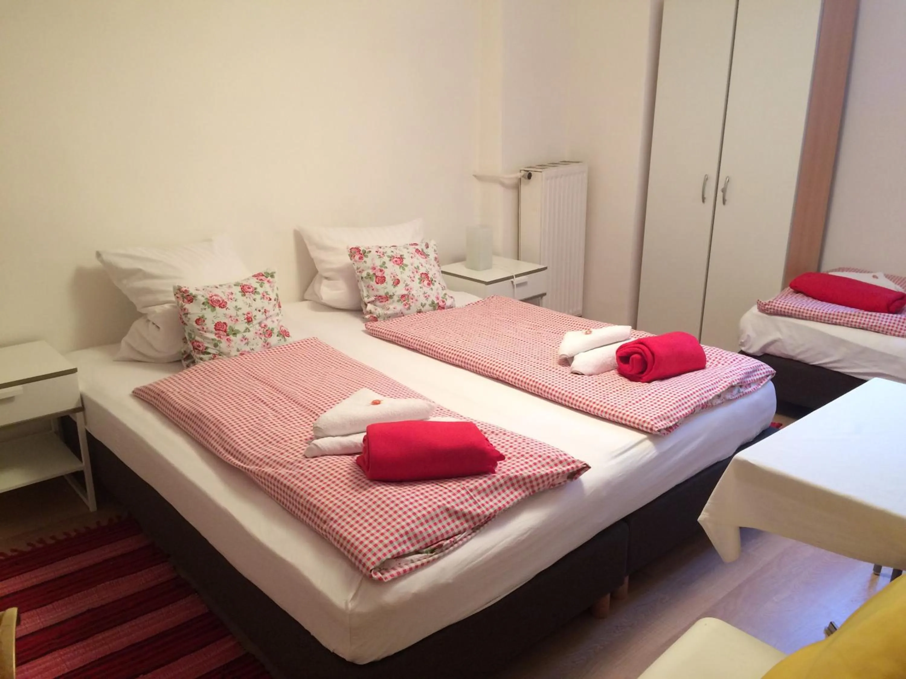 Photo of the whole room, Bed in Cityhotel Junger Fuchs