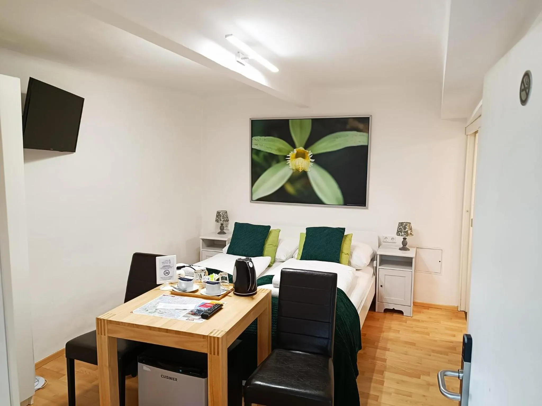 Photo of the whole room in Cityhotel Junger Fuchs