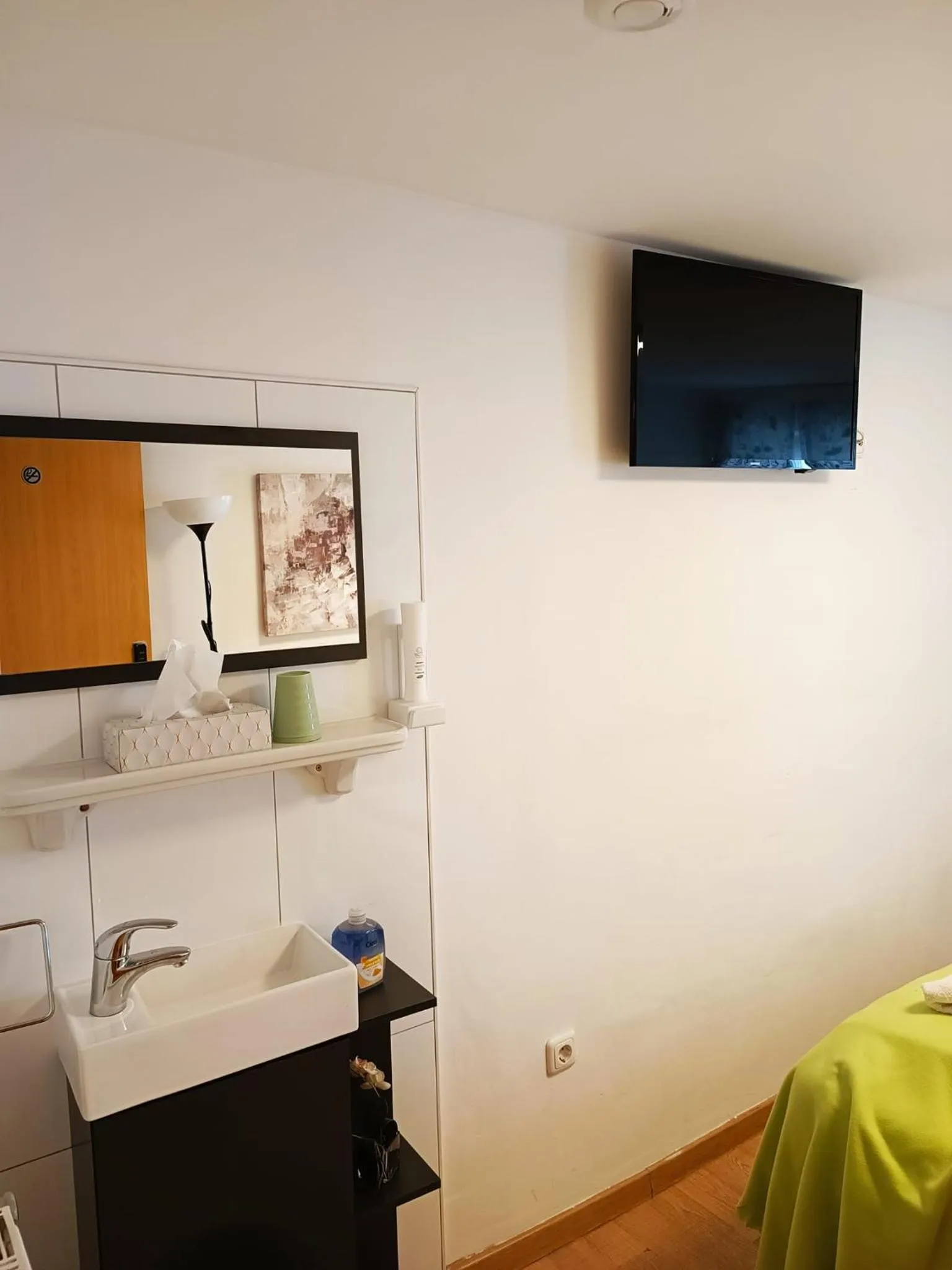 Photo of the whole room, Bed in Cityhotel Junger Fuchs