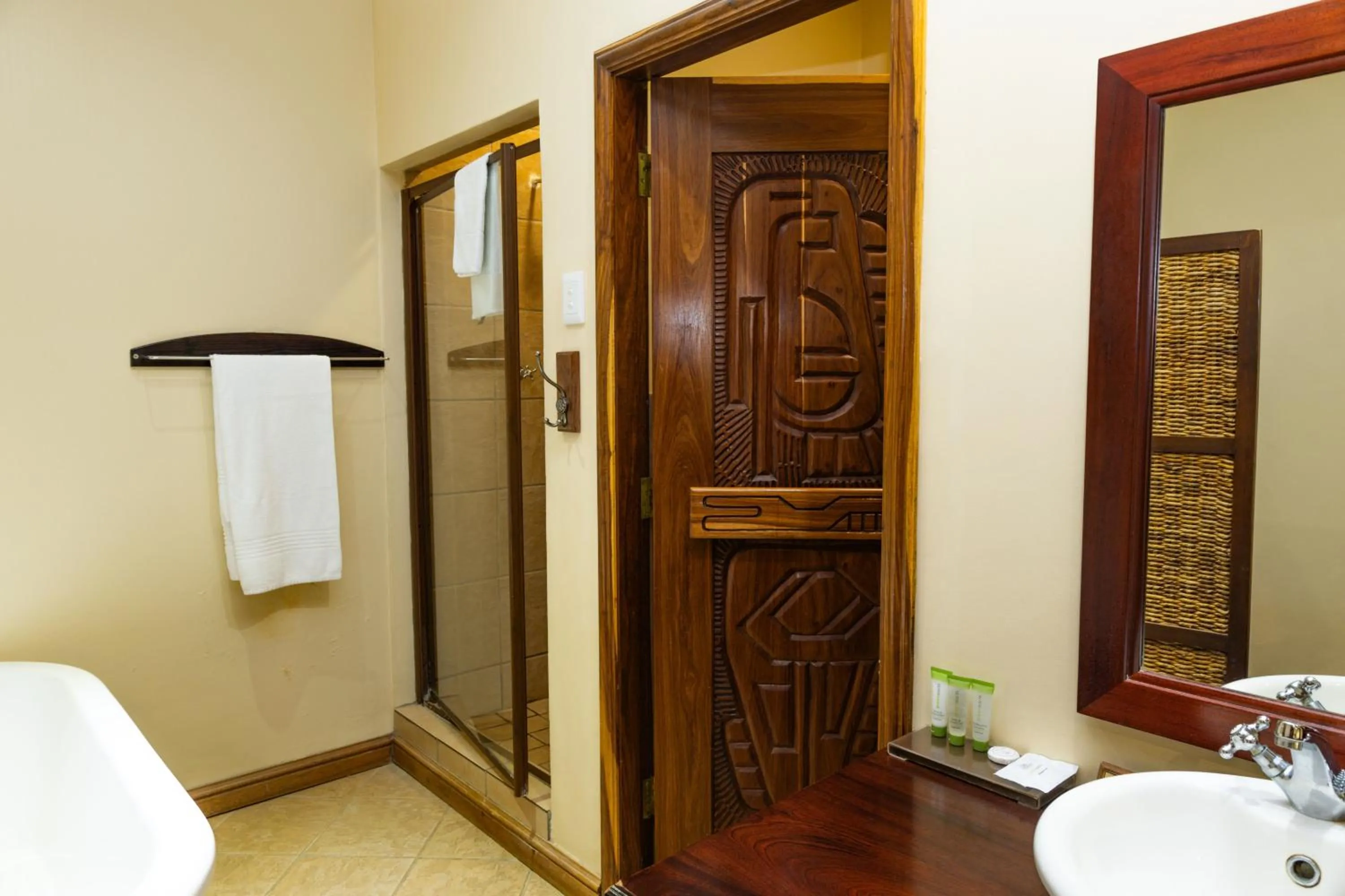 Bathroom in Premier Resort Mpongo Private Game Reserve