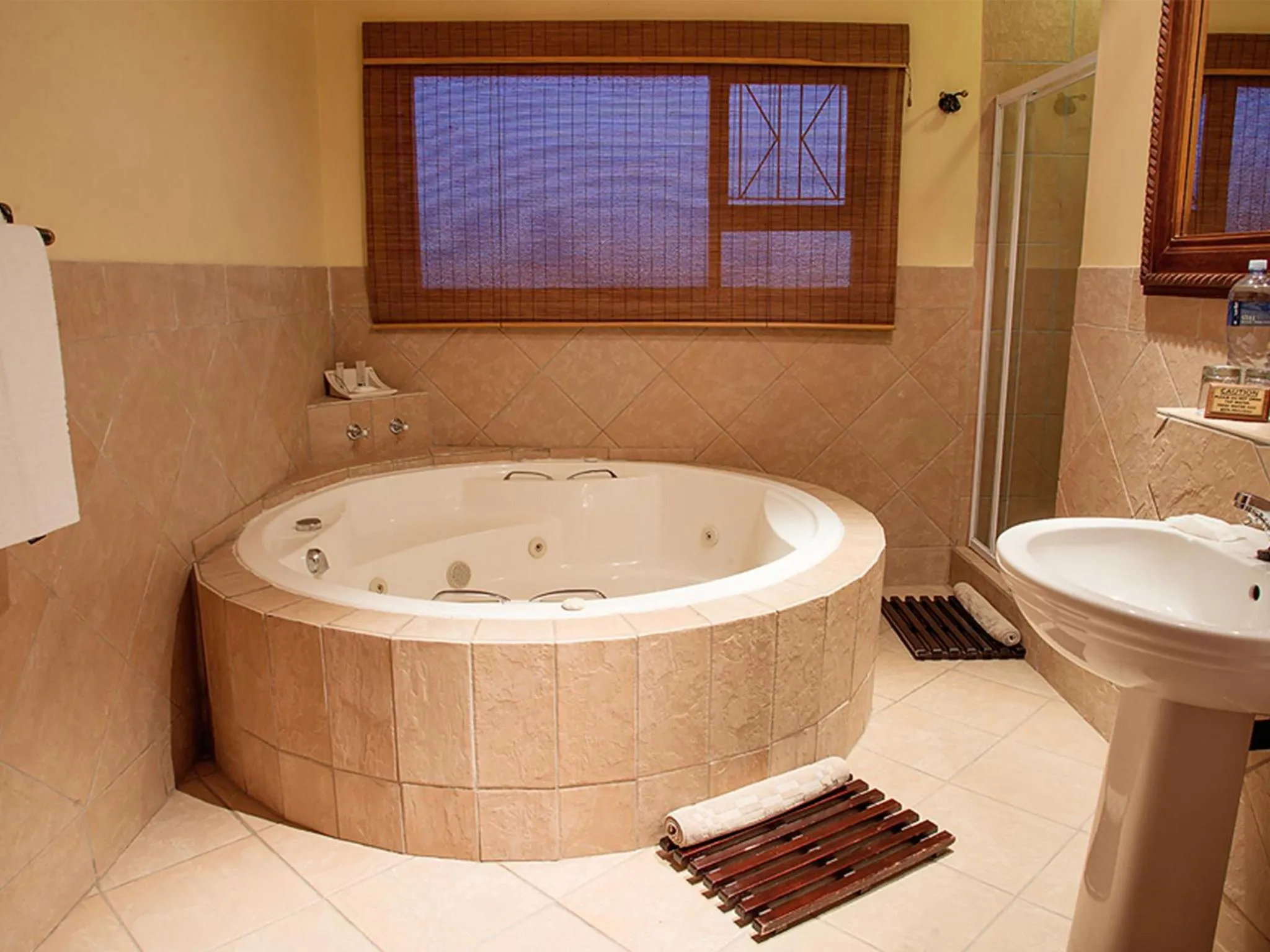 Shower in Premier Resort Mpongo Private Game Reserve