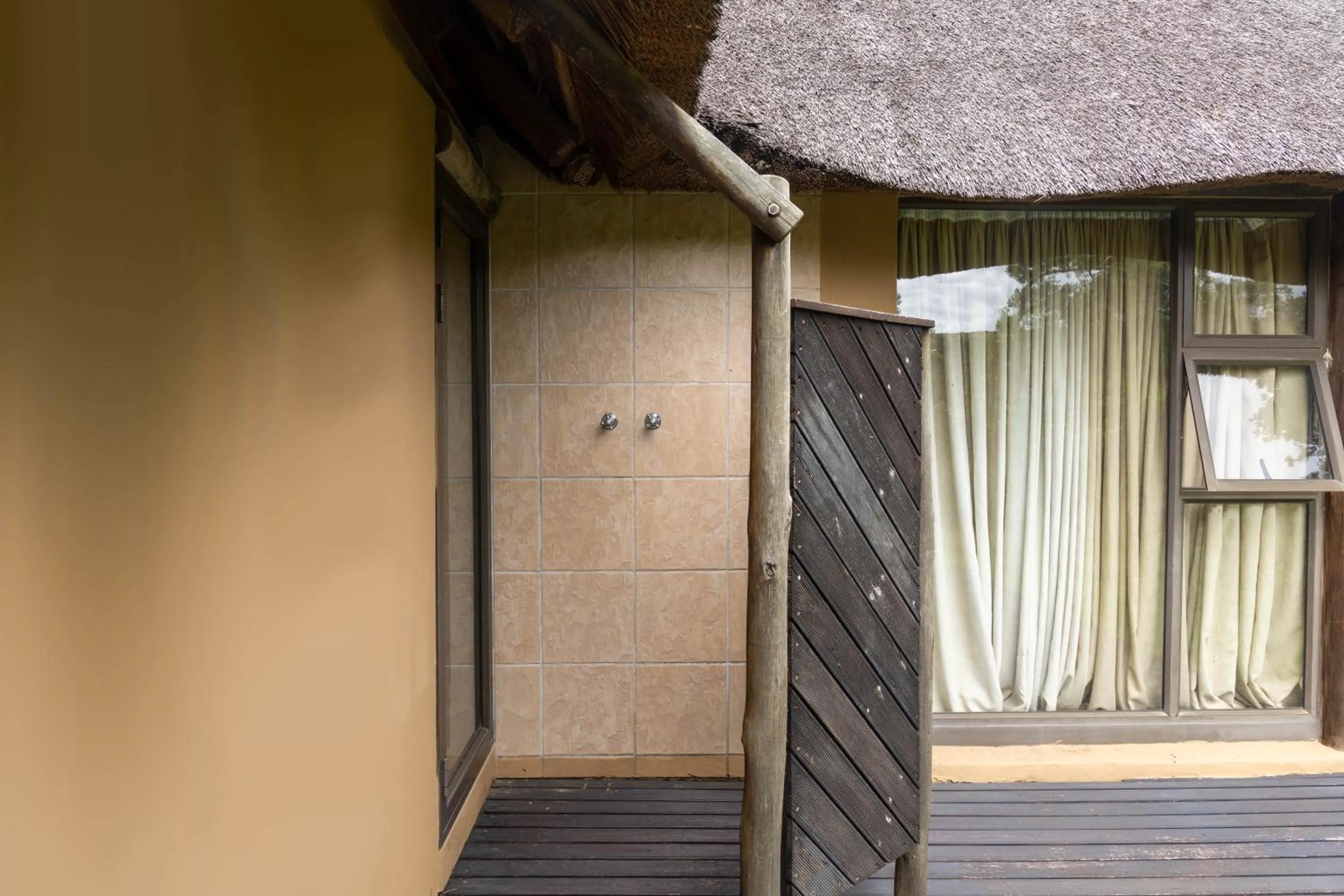 Shower in Premier Resort Mpongo Private Game Reserve