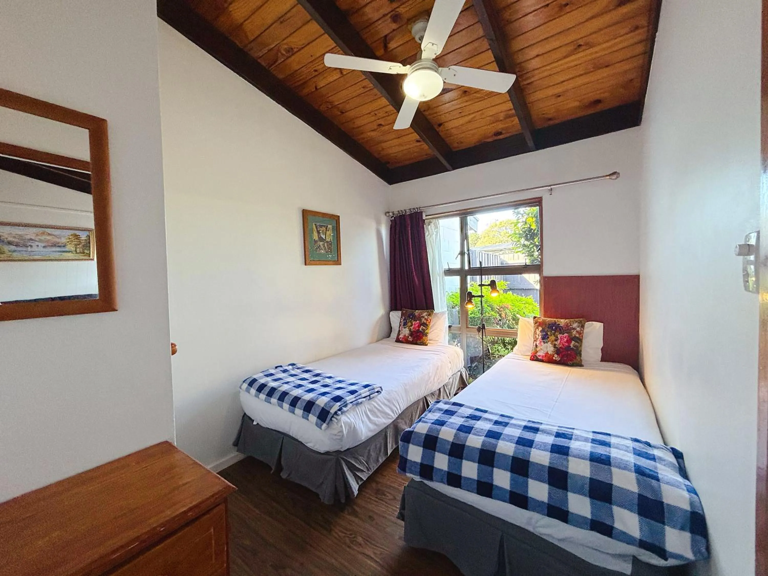 Bedroom, Bed in Grange Motel