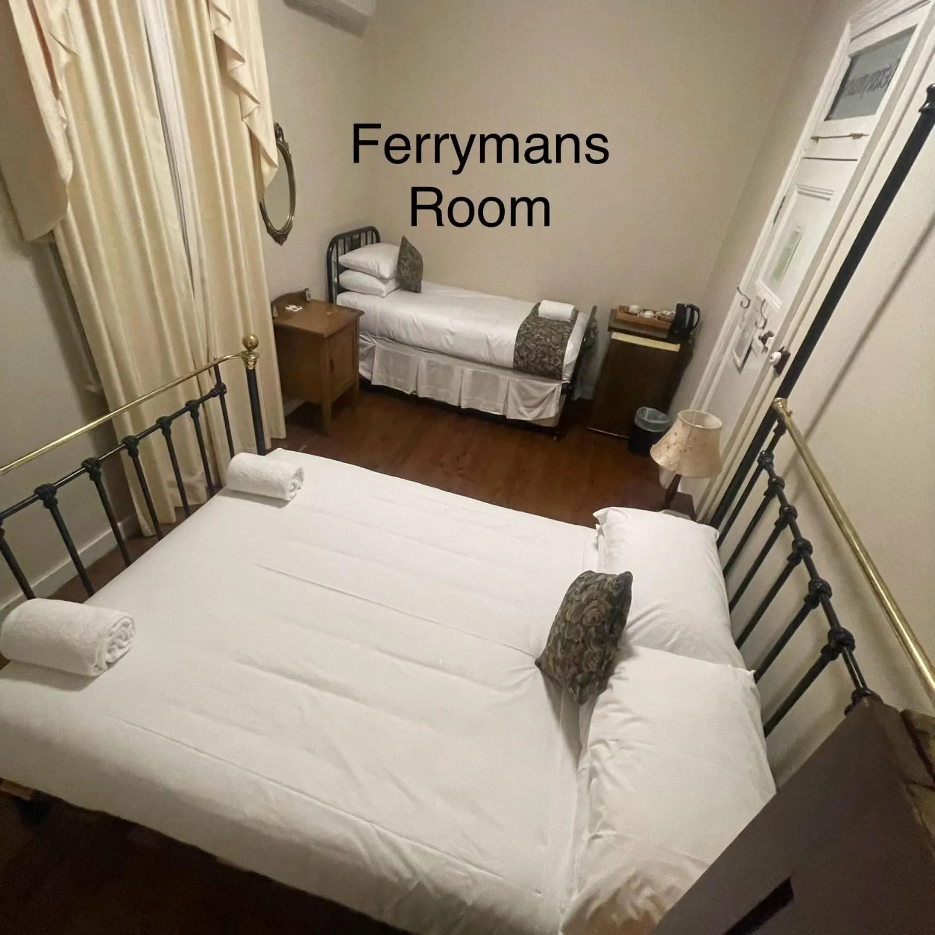 air conditioner, Bed in Wisemans Inn