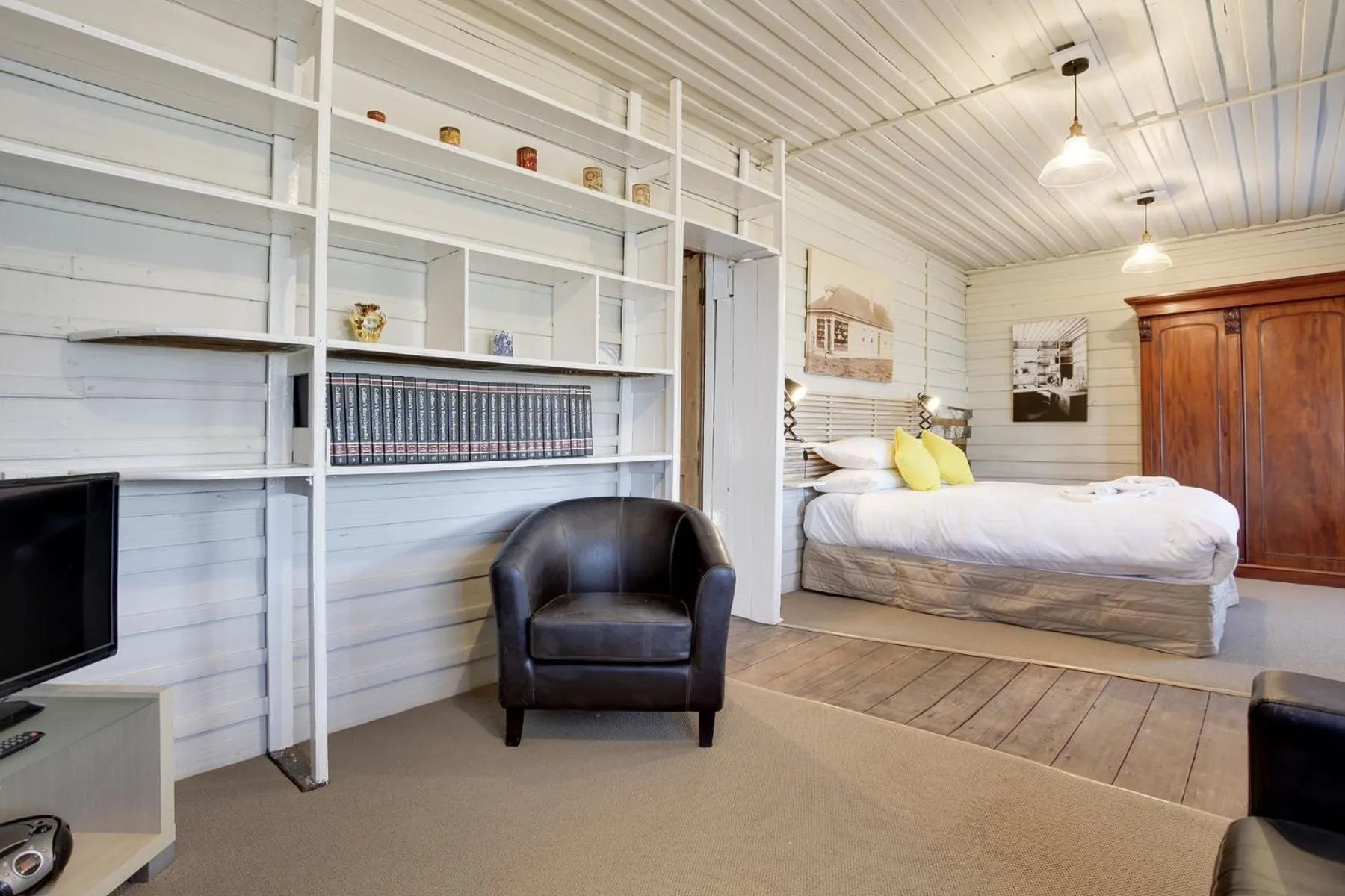 Bed in Whites Corner