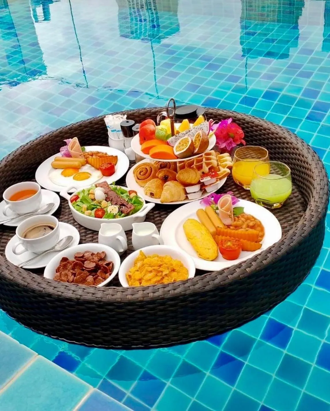 Swimming pool in Hotel Clover Asoke - SHA Extra Plus