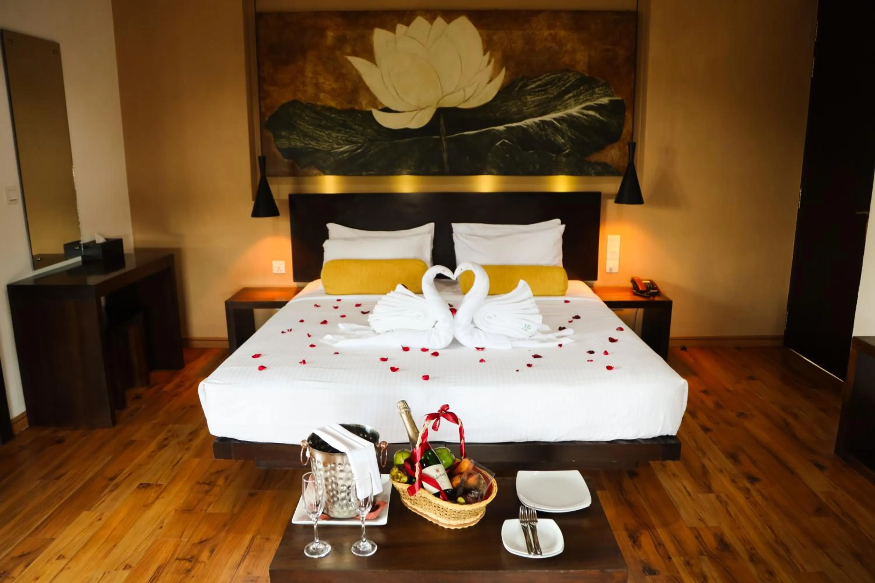 Bed in Terrace Green Hotel and Spa - Free Airport Shuttle Service