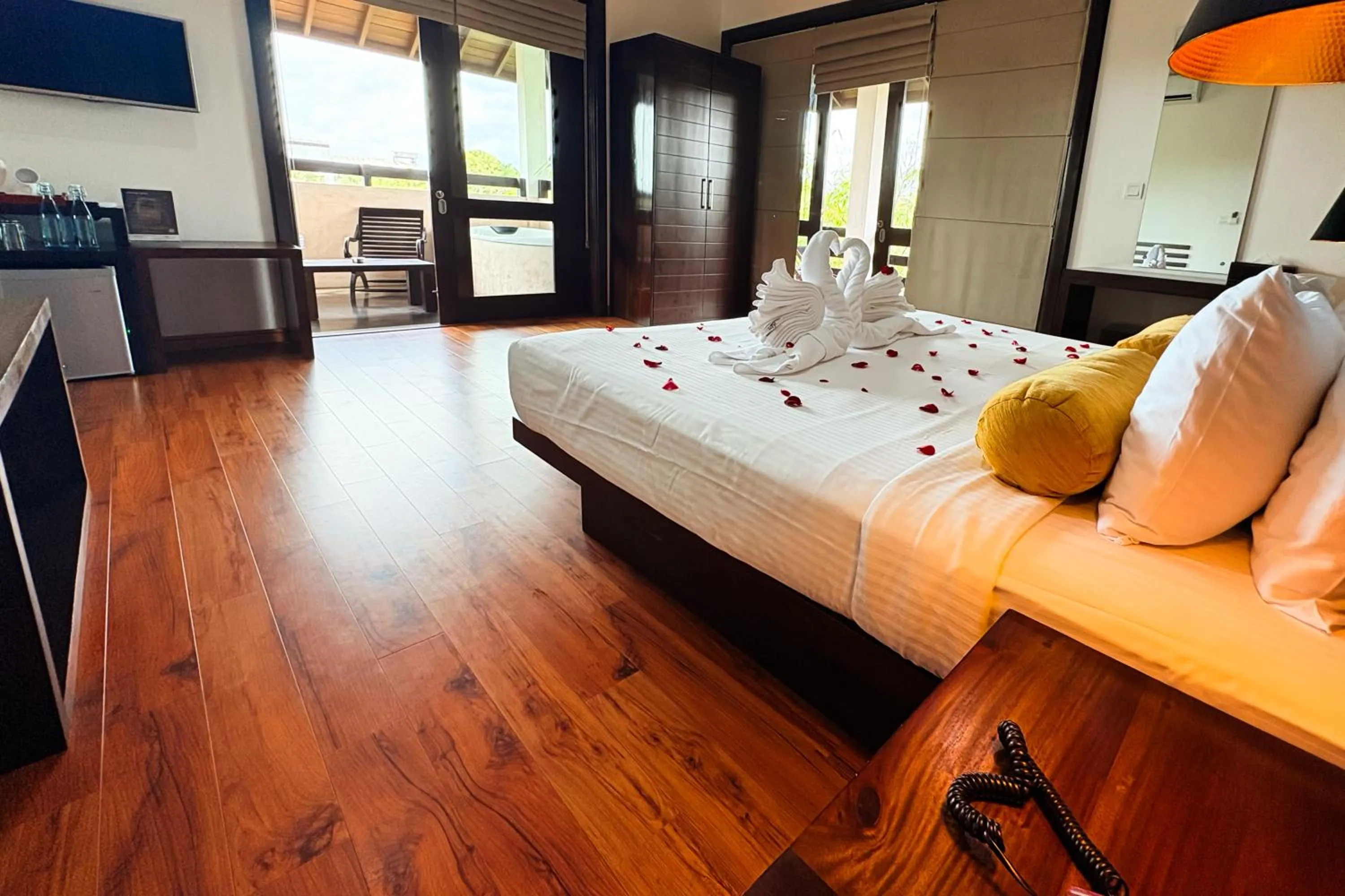 Bed in Terrace Green Hotel and Spa - Free Airport Shuttle Service