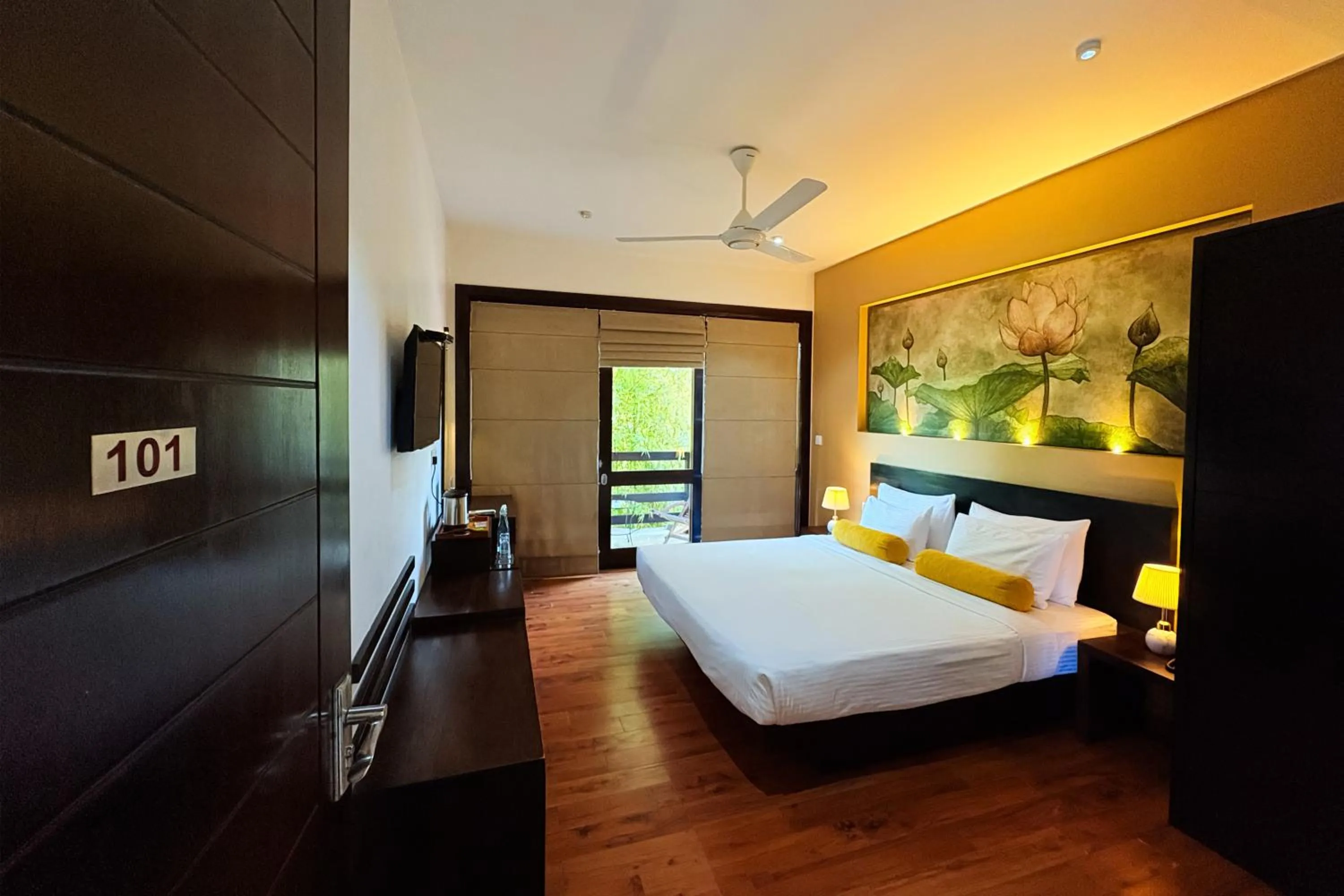 Bed in Terrace Green Hotel and Spa - Free Airport Shuttle Service