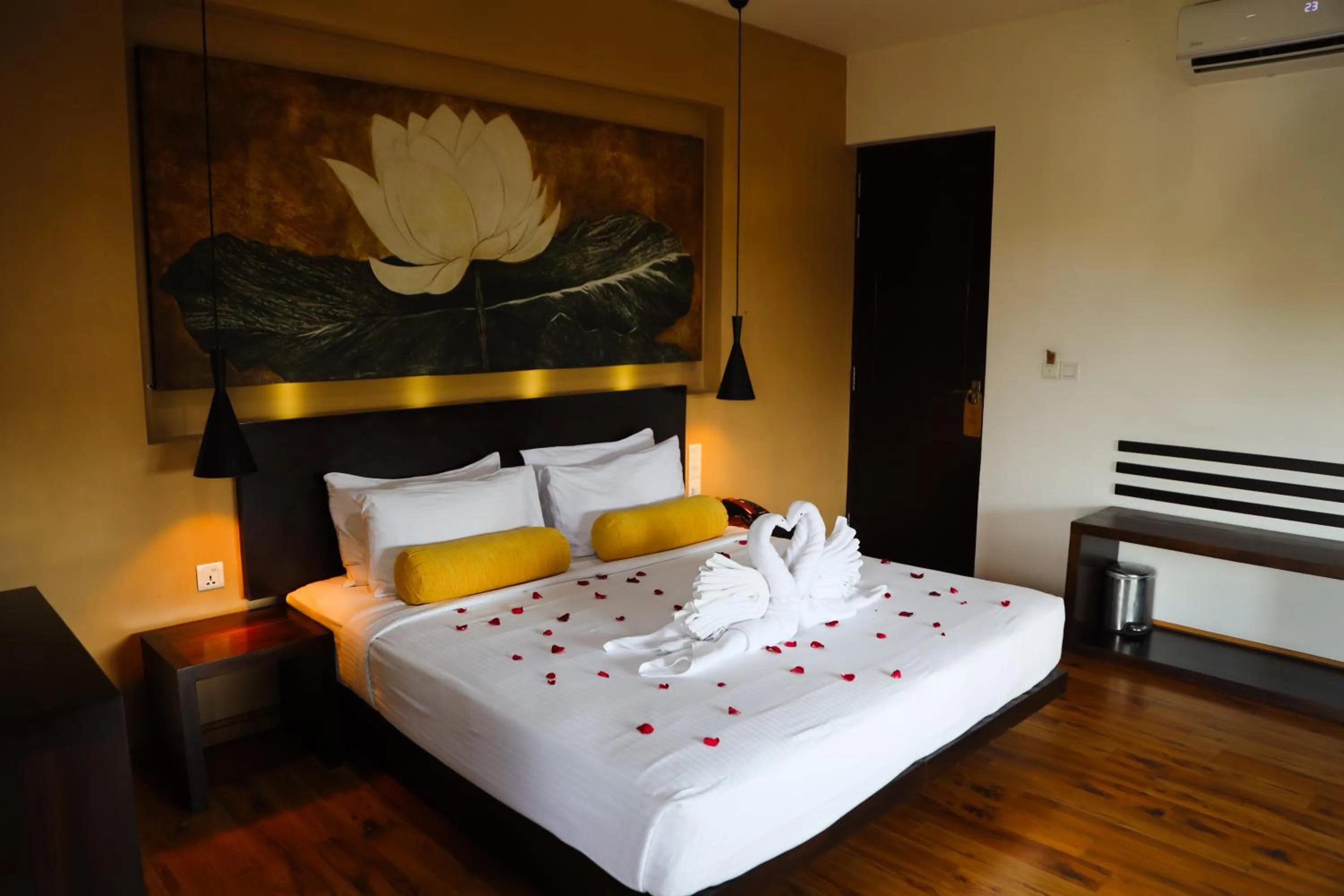 Bed in Terrace Green Hotel and Spa - Free Airport Shuttle Service