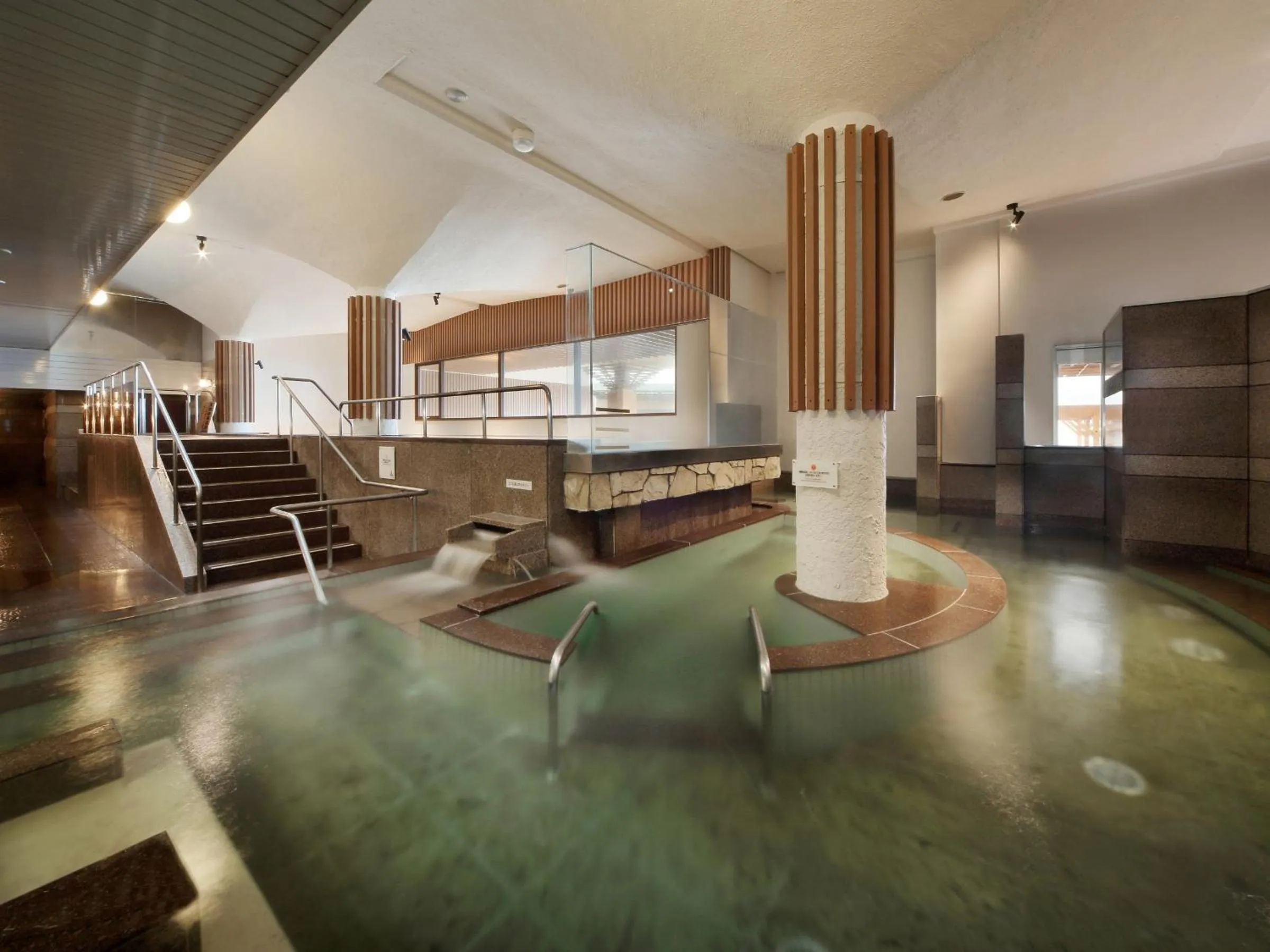 Hot Spring Bath in Kamogawa Grand Hotel