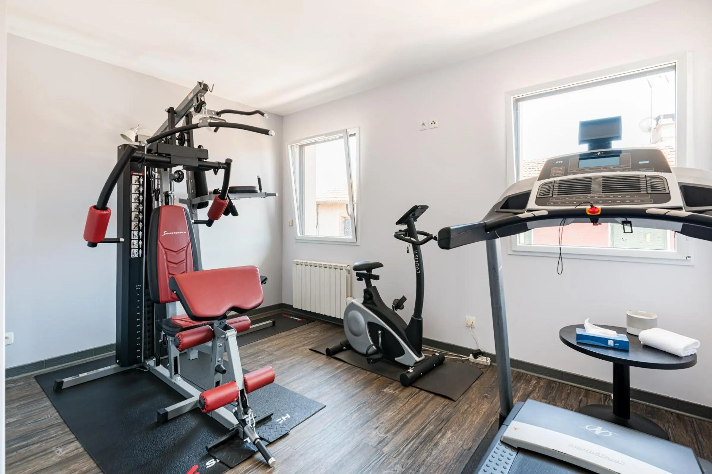 Property building in Le Place Neuve