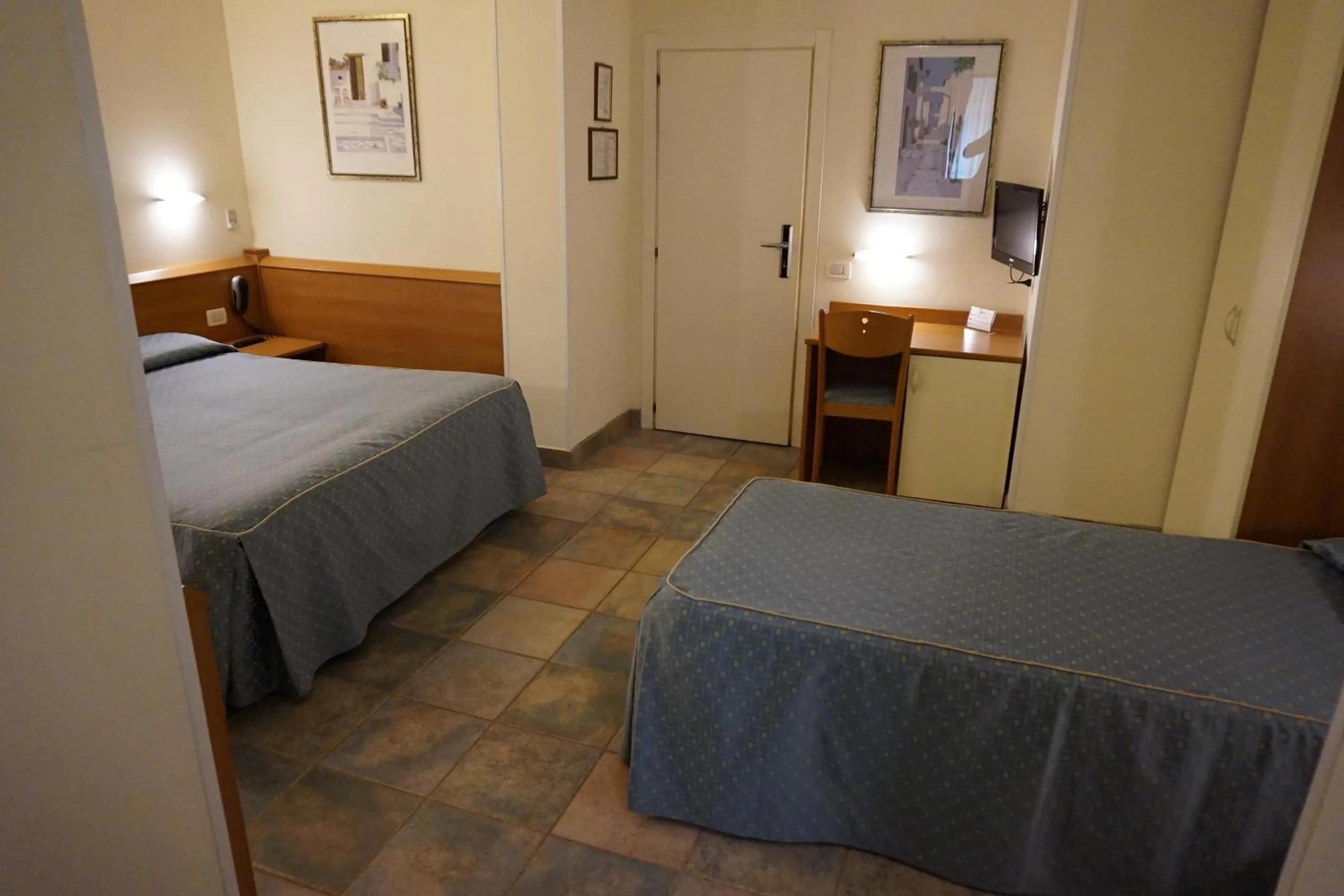 Photo of the whole room in Hotel Angela