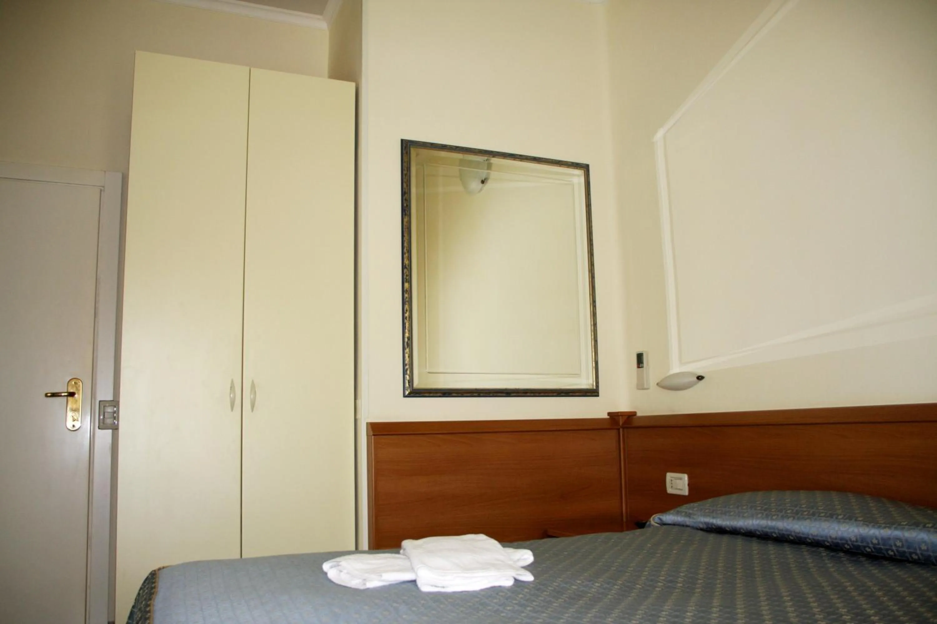 Photo of the whole room in Hotel Angela