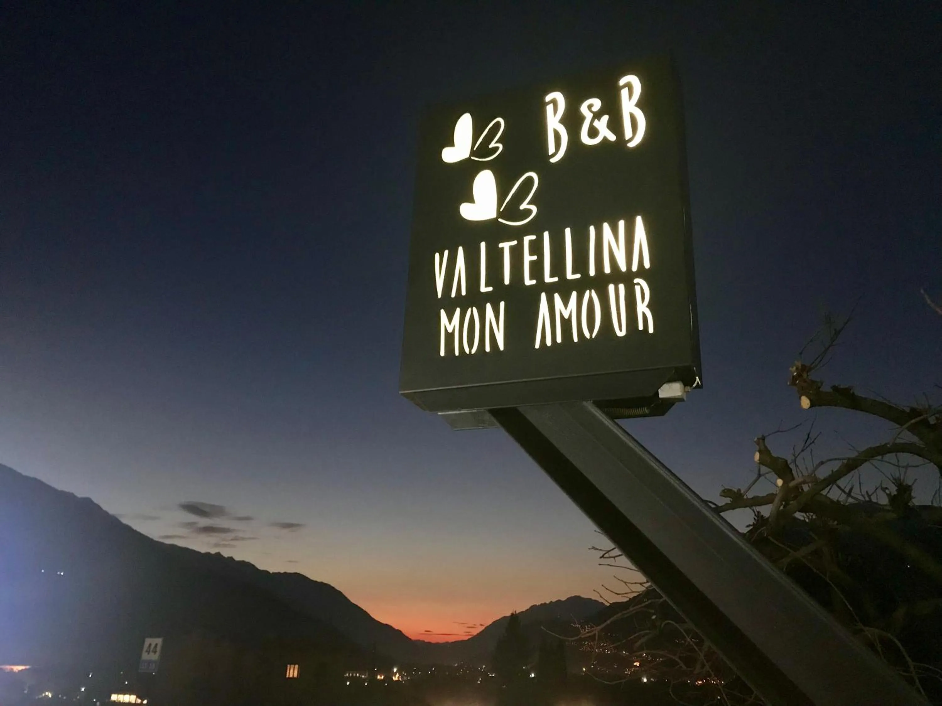 Property logo or sign in B&B Valtellina Mon Amour