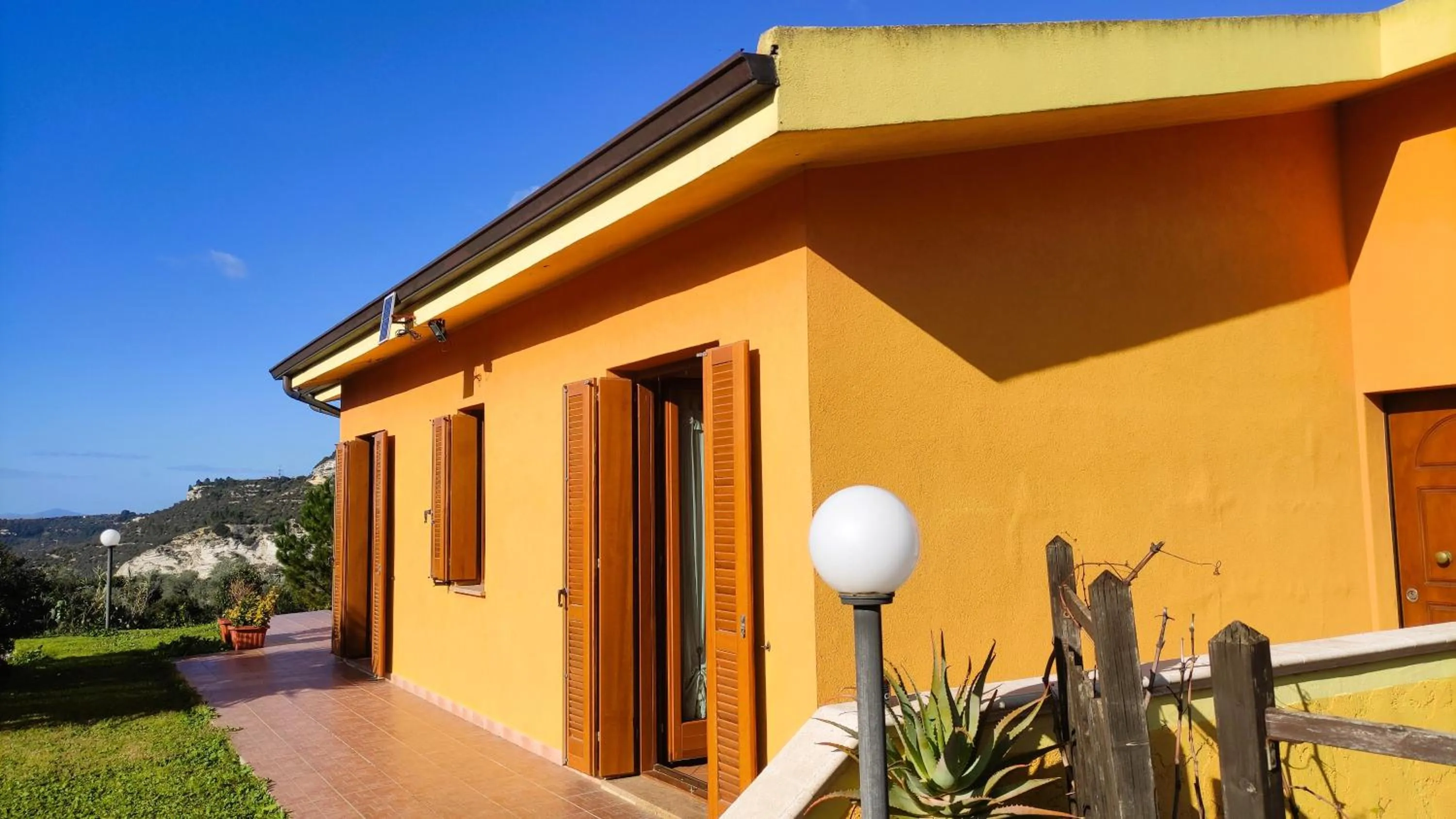 Property building in Grotta Delle Fate