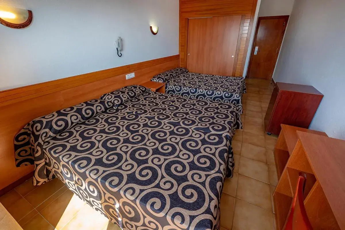 Quadruple Room with Sea View in Santa Susanna Resort Affiliated by FERGUS Quadruple Room with Sea View in Santa Susanna Resort Affiliated by FERGUS