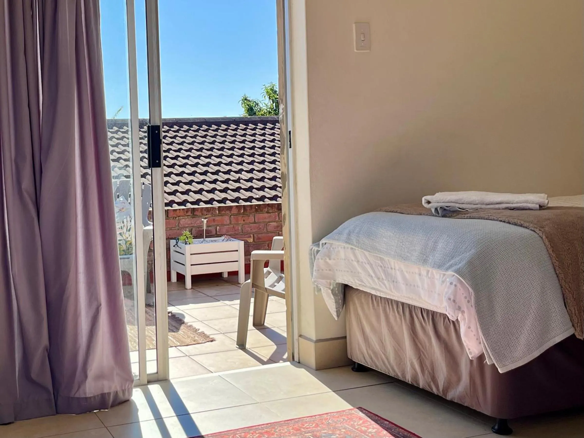 Patio, Bed in Jaydees B And B