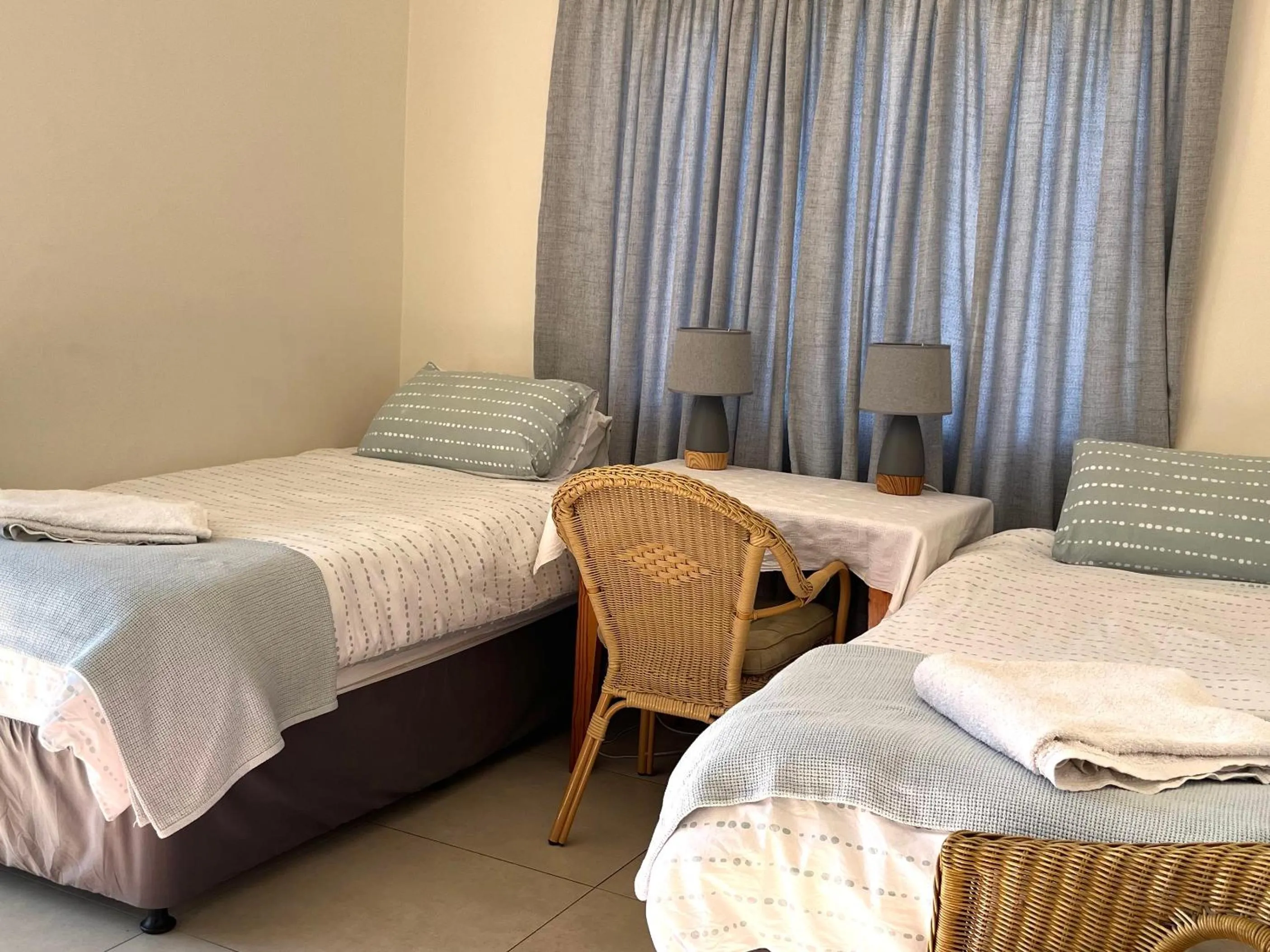 Bedroom, Bed in Jaydees B And B