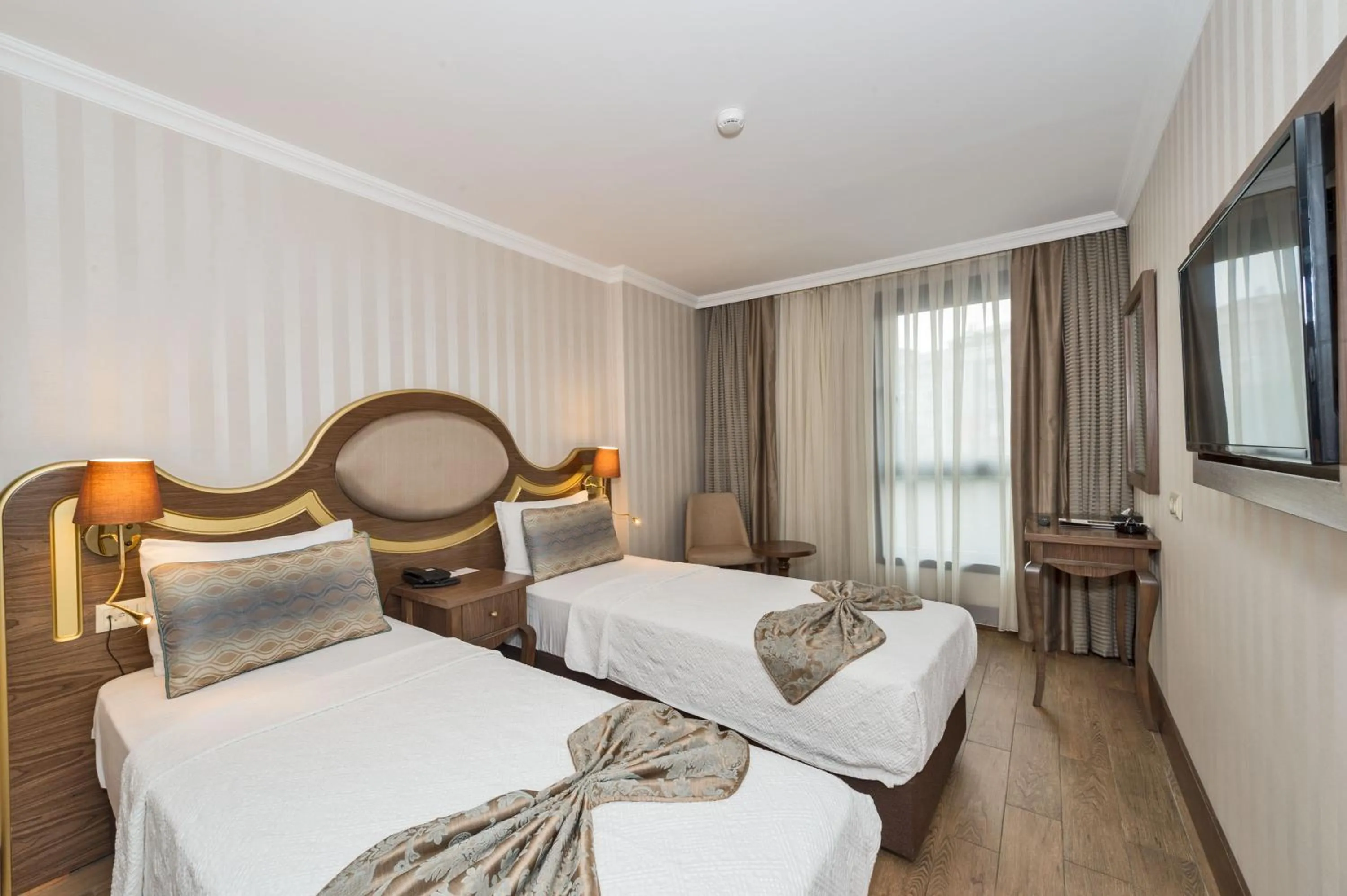 Photo of the whole room, Bed in The Central Hotel