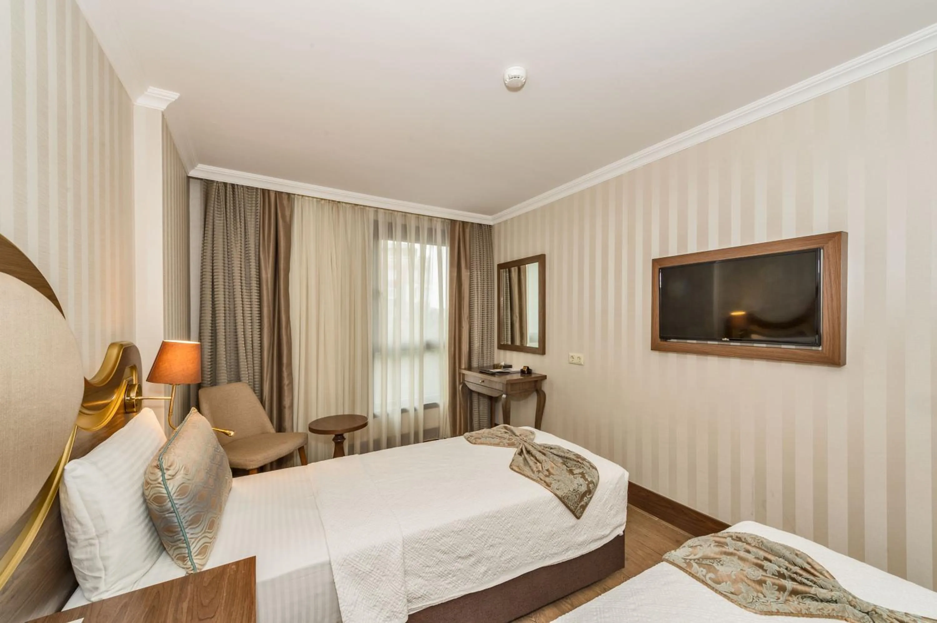 Photo of the whole room, Bed in The Central Hotel