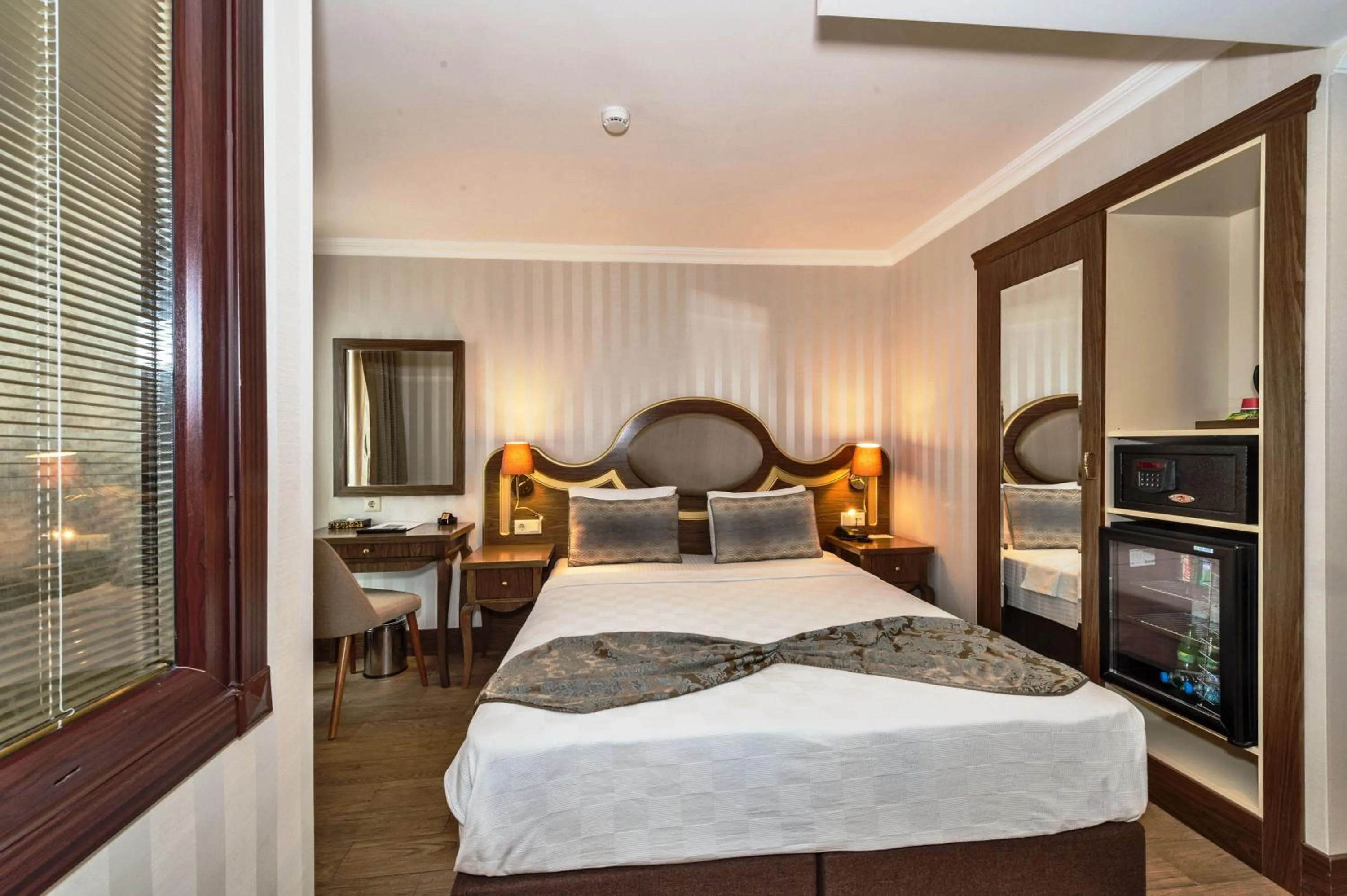 Photo of the whole room, Bed in The Central Hotel