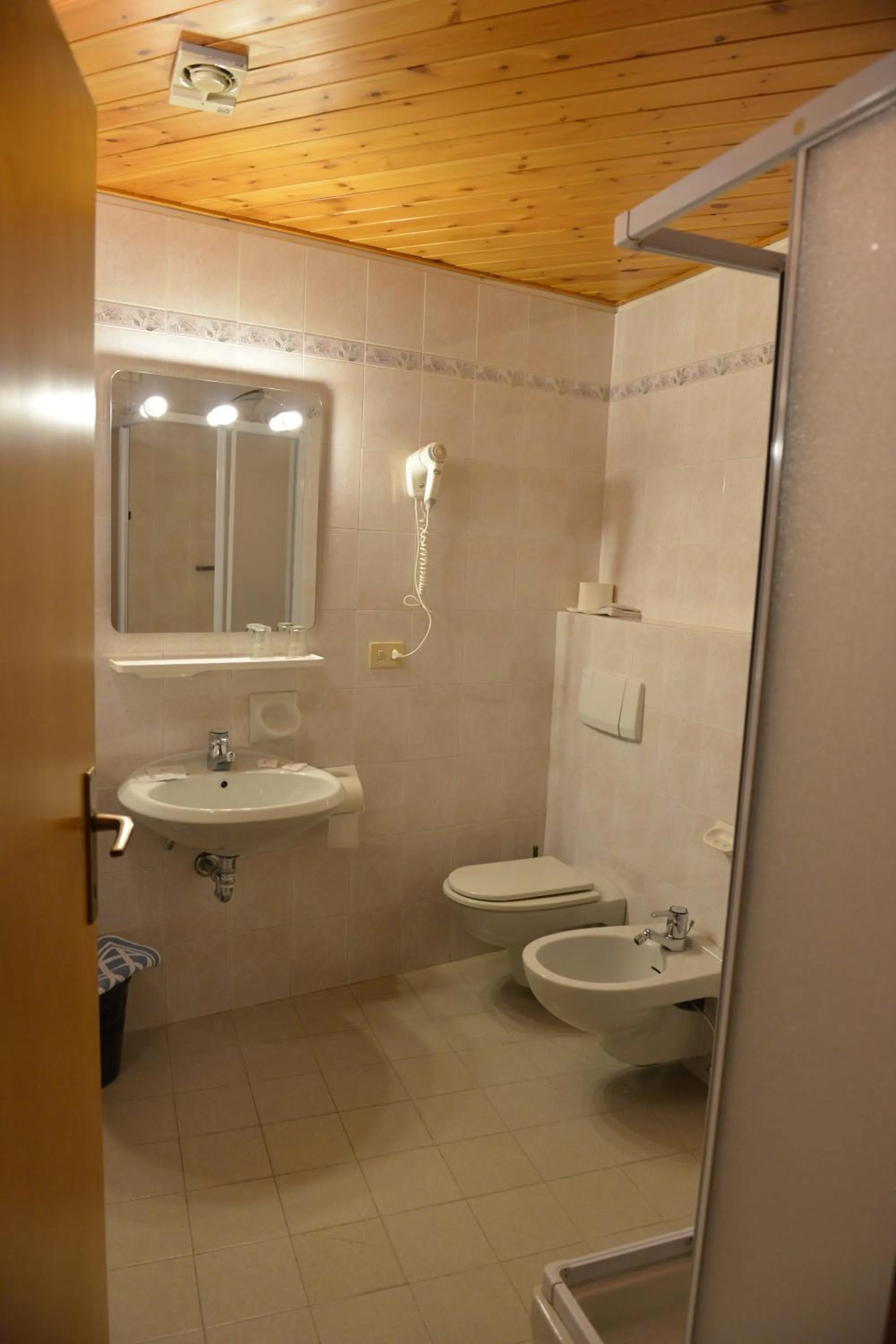 Bathroom in Hotel Gufo