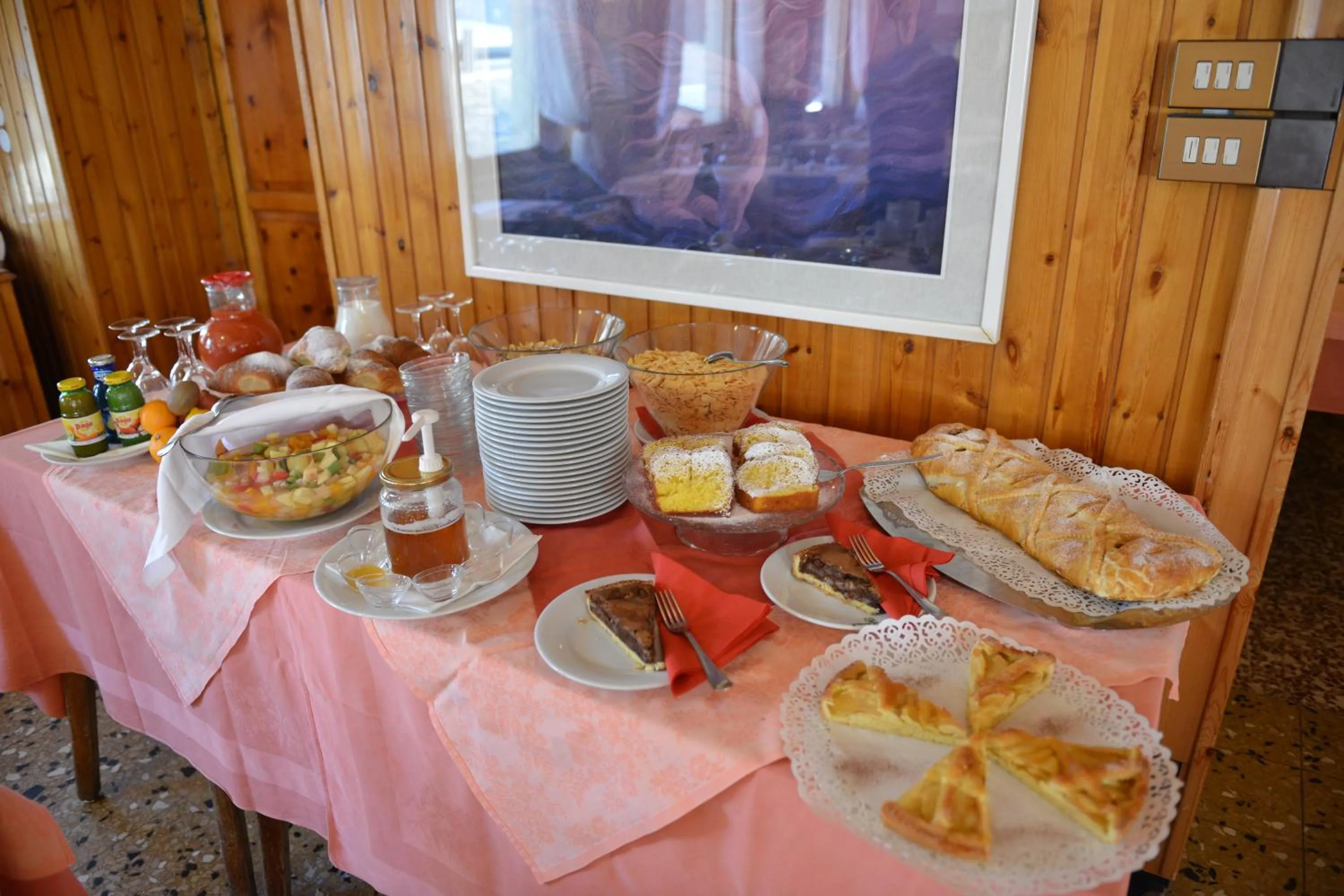 Continental breakfast in Hotel Gufo