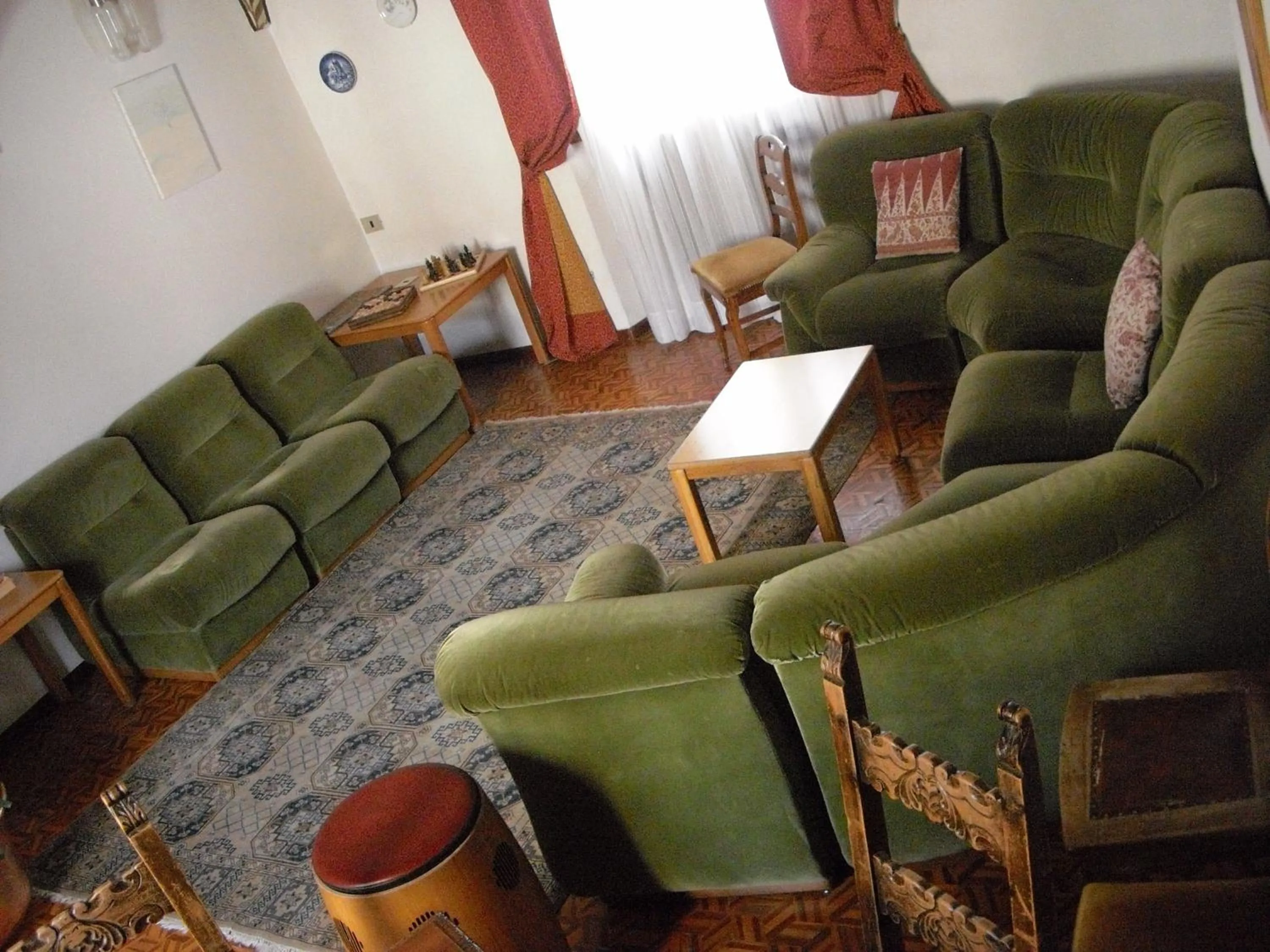 Communal lounge/ TV room in Hotel Gufo