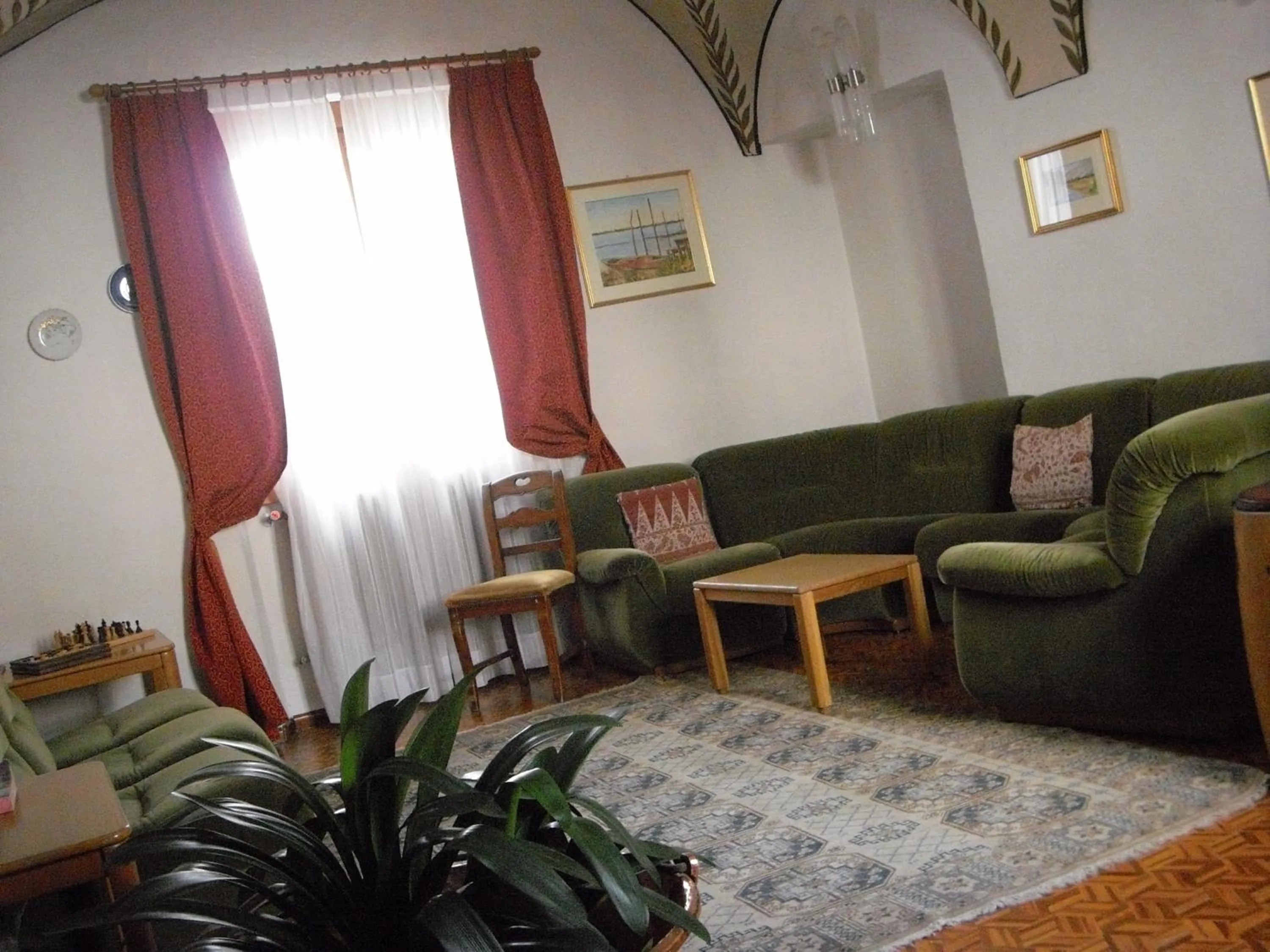 Communal lounge/ TV room in Hotel Gufo