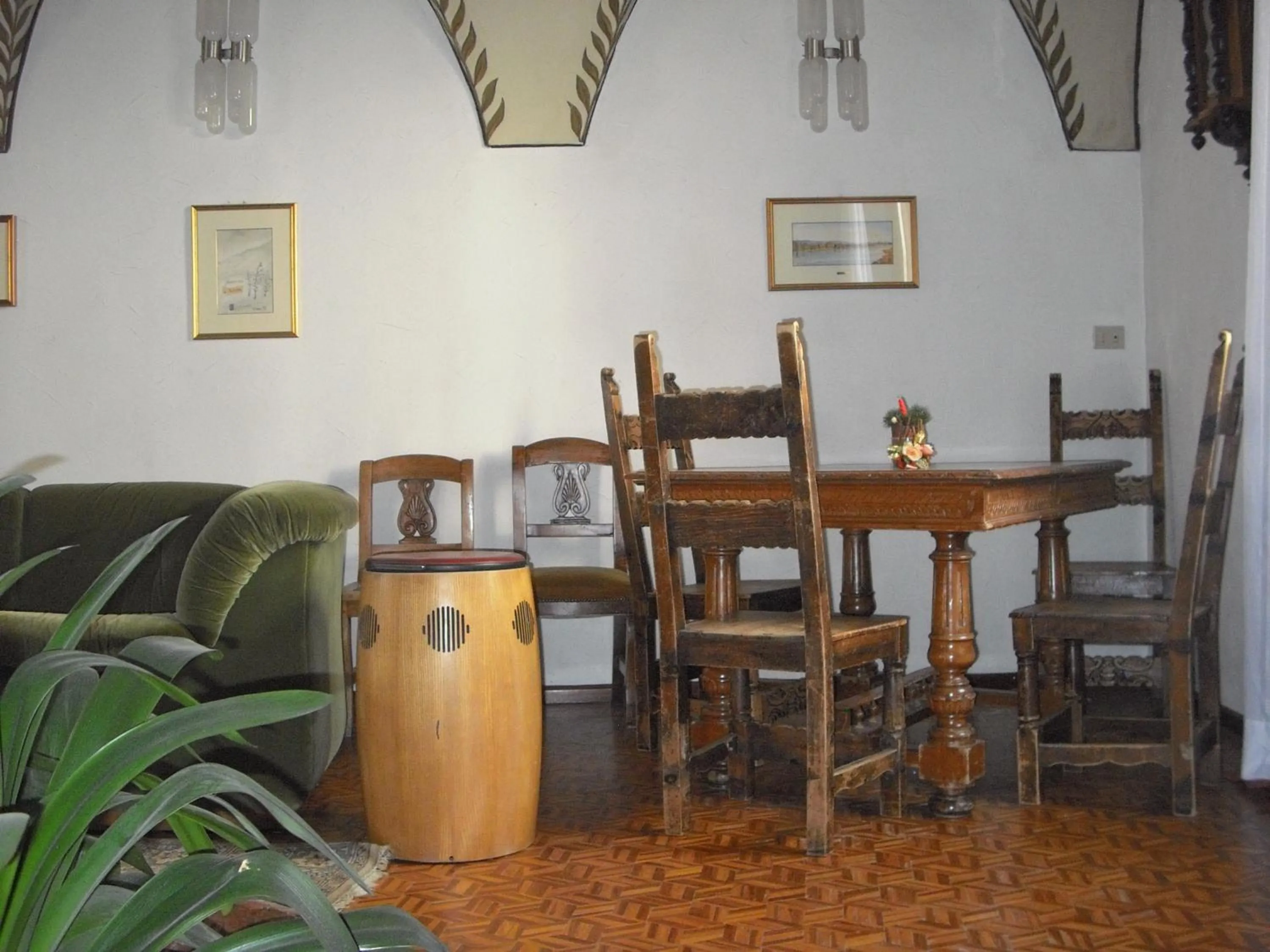 Communal lounge/ TV room in Hotel Gufo