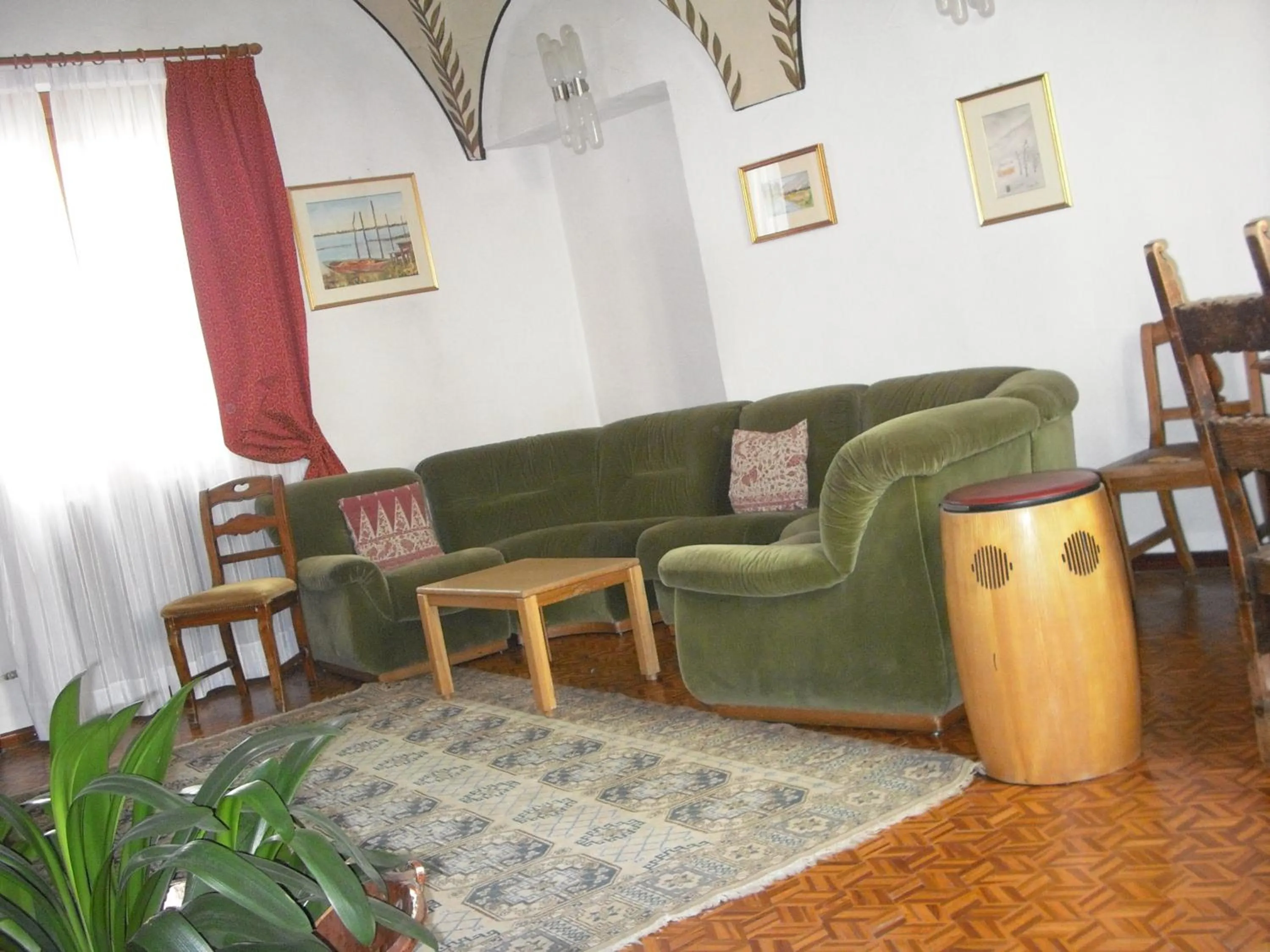 Communal lounge/ TV room in Hotel Gufo