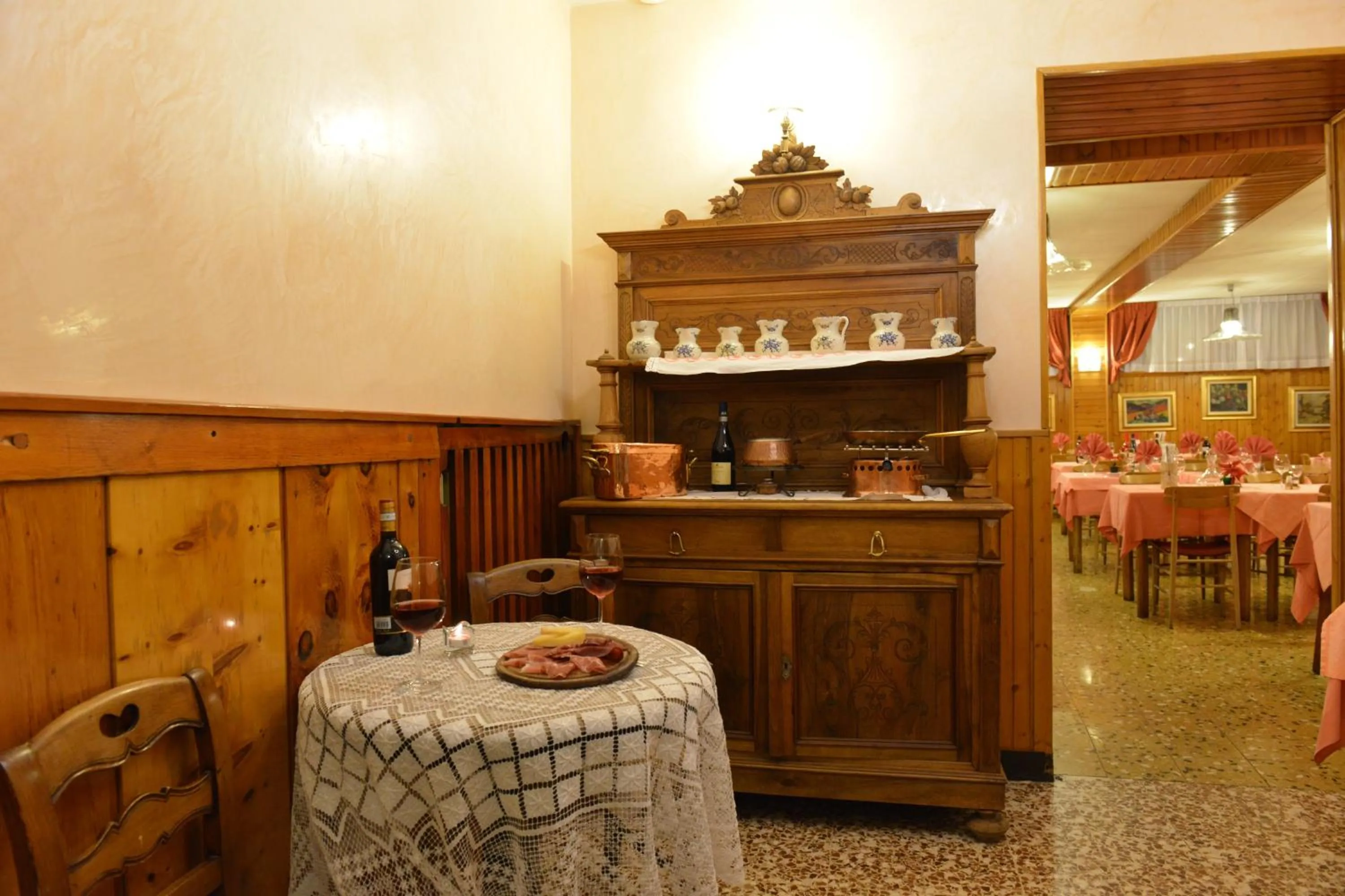 Restaurant/places to eat in Hotel Gufo