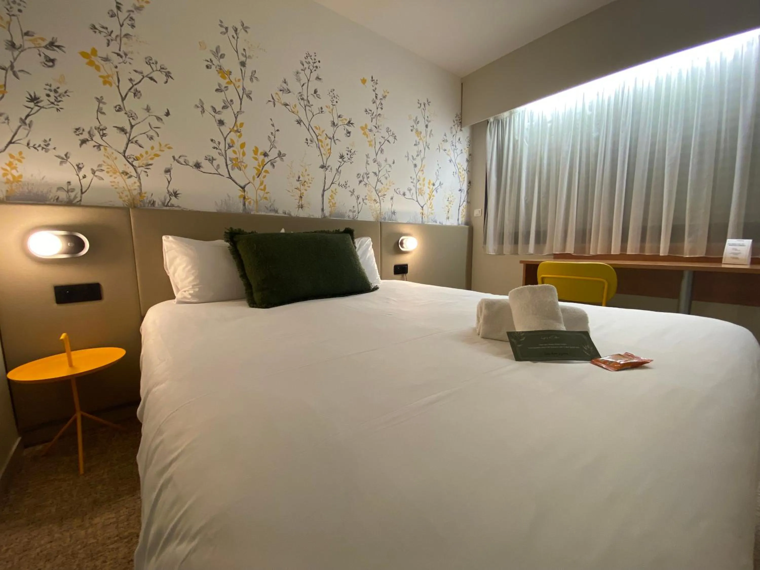 Photo of the whole room, Bed in The Originals City, Logis d'Elbée, Cholet Nord