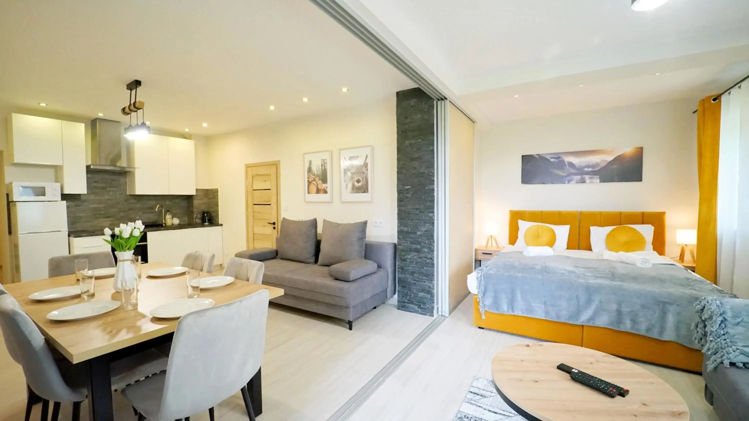 Kitchen or kitchenette, Bed in Apartamenty EverySky - Karkonoska 30