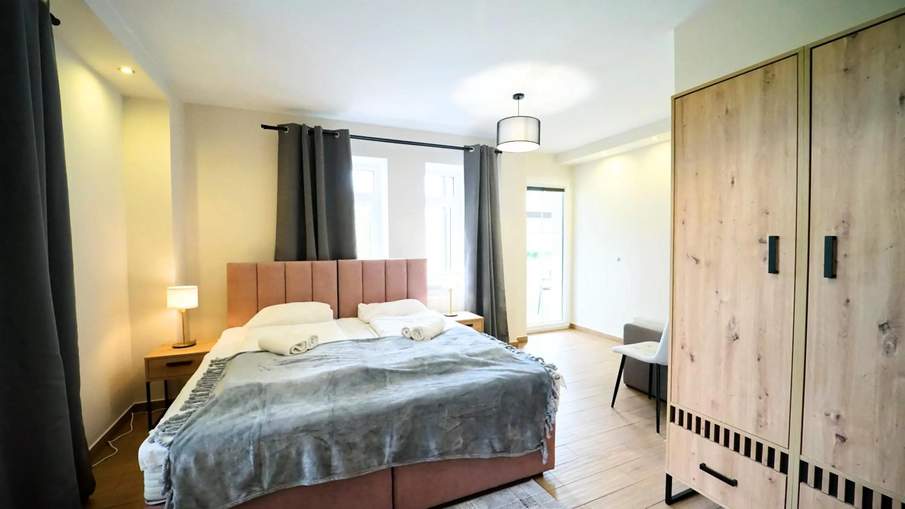 Bedroom, Bed in Apartamenty EverySky - Karkonoska 30