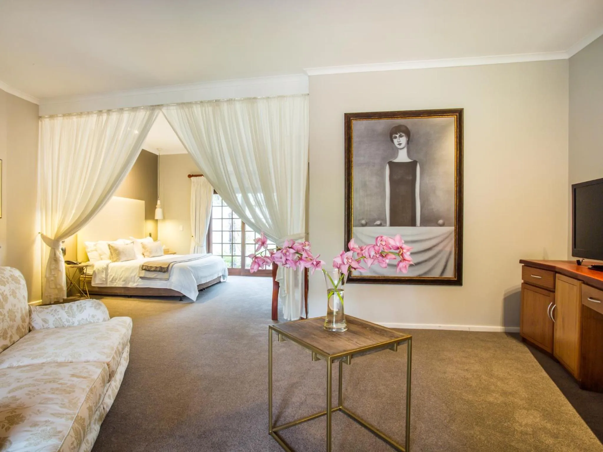 Photo of the whole room, Bed in Hlangana Lodge