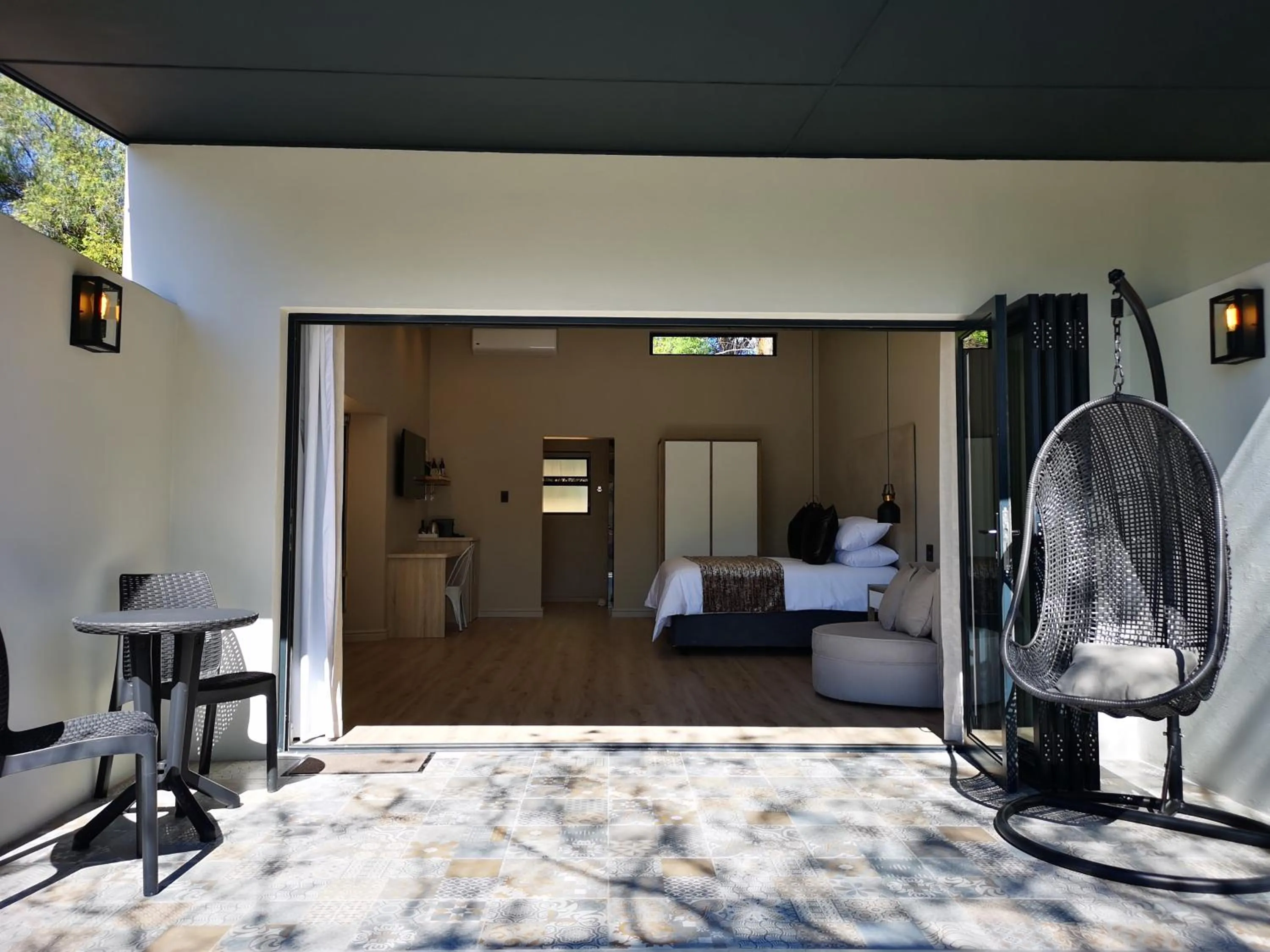 Patio, Bed in Hlangana Lodge