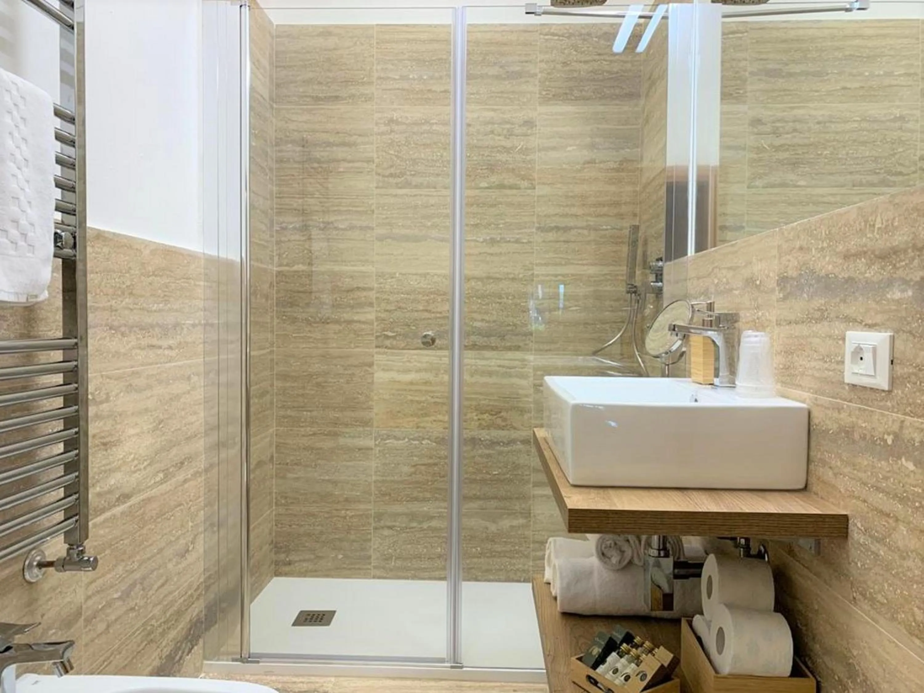 Shower in La Coroncina Lodging