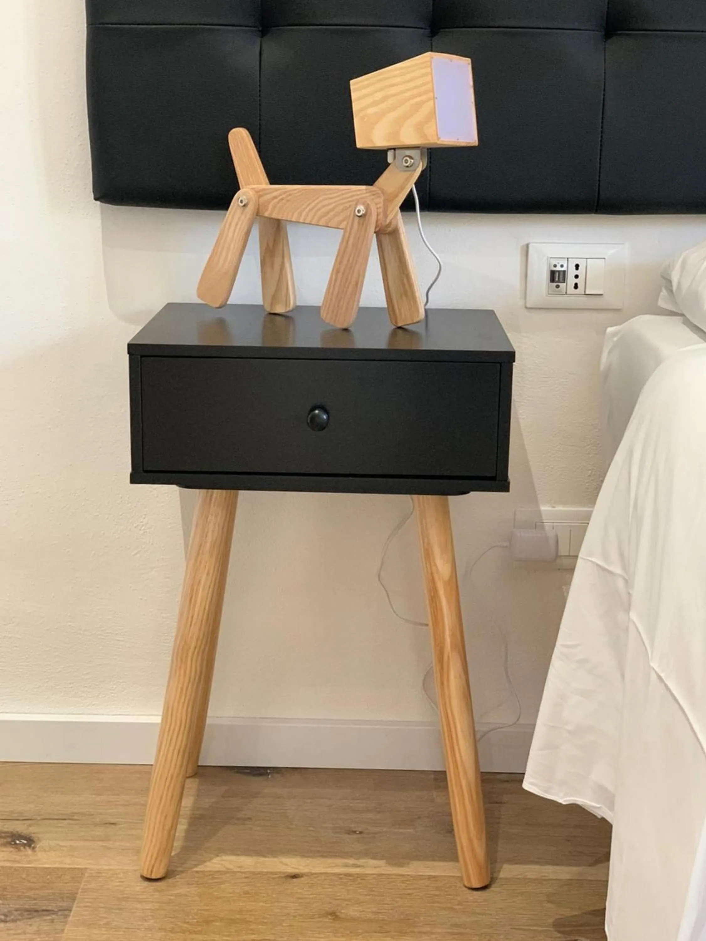 Decorative detail in La Coroncina Lodging