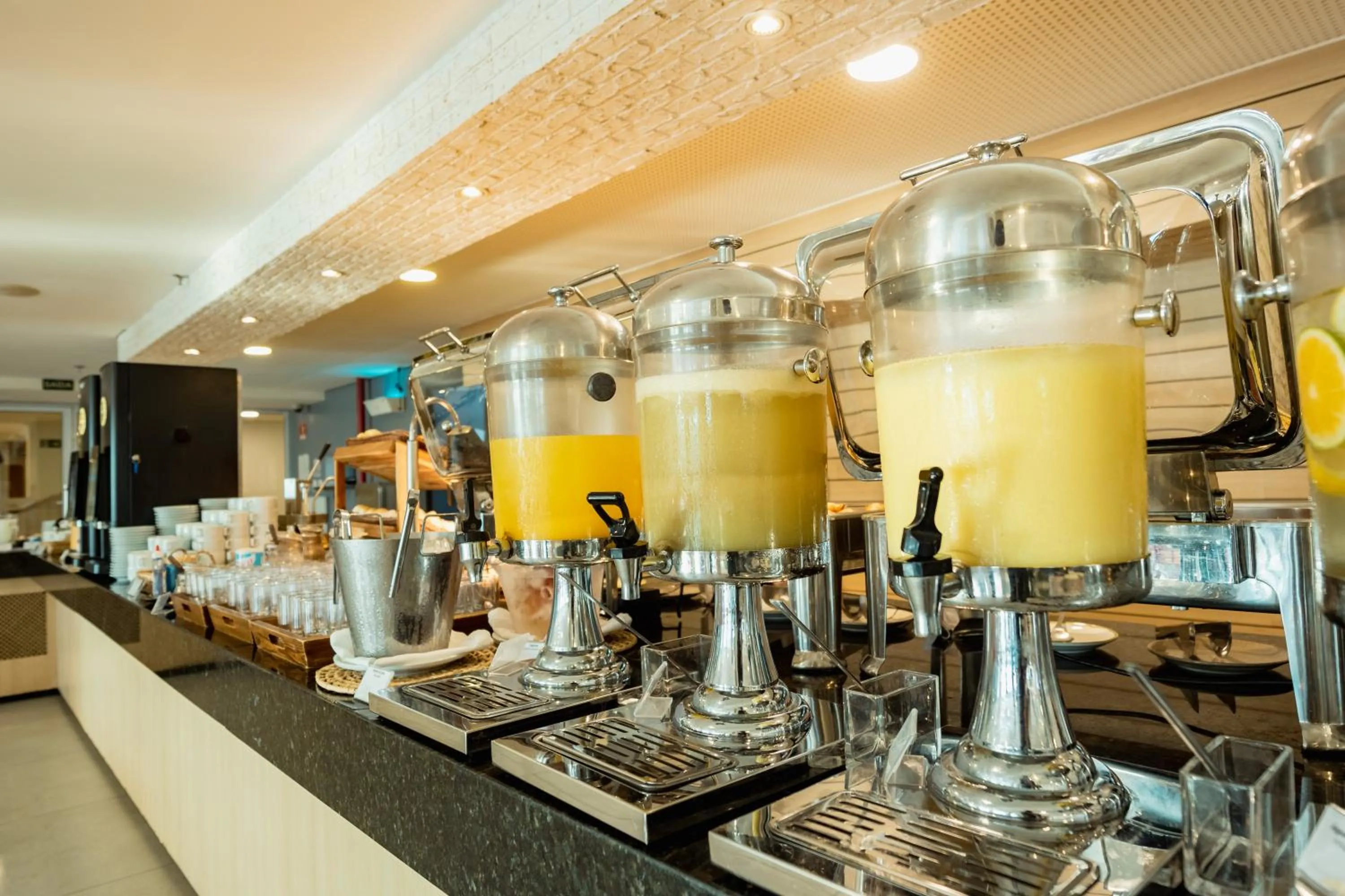 Restaurant/places to eat in Gran Mareiro Hotel