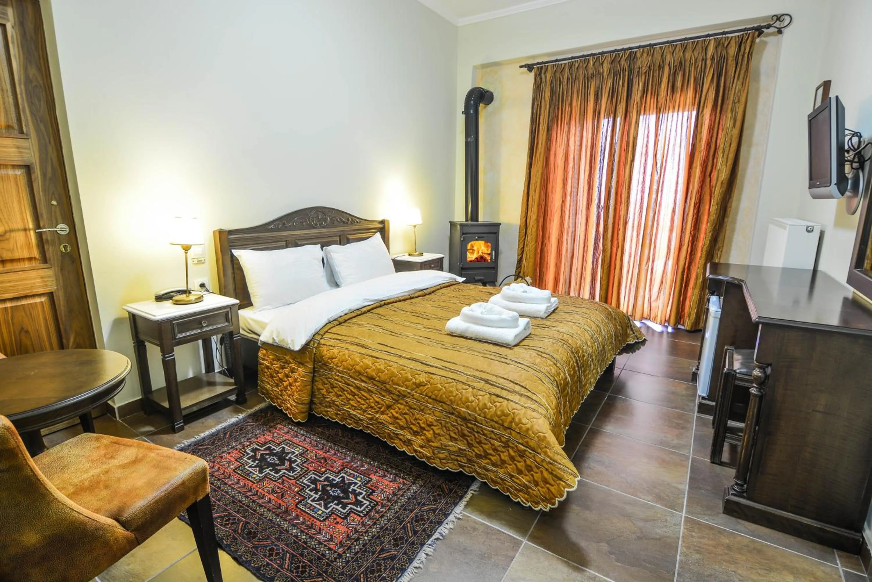 Bed in Hotel Iliovasilema