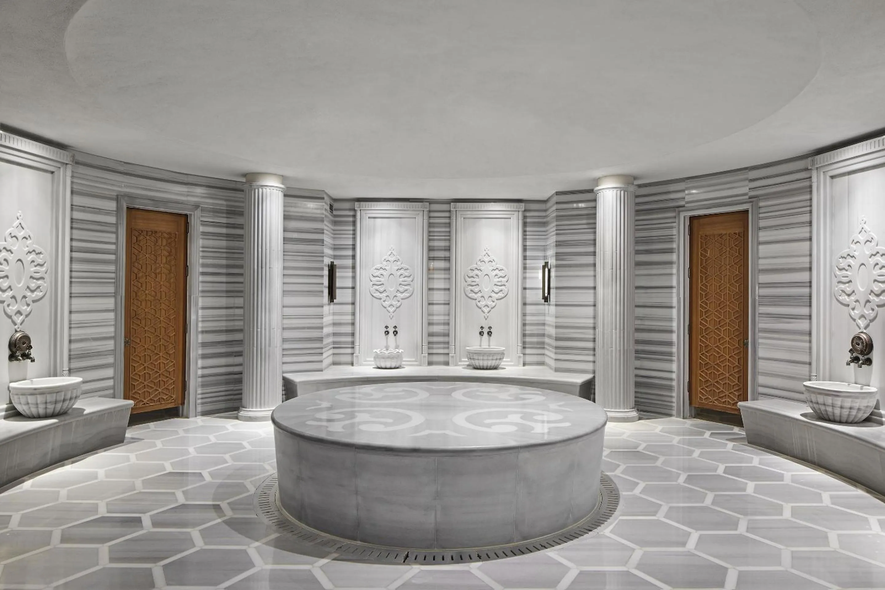 Public Bath in TITANIC Chaussee Berlin