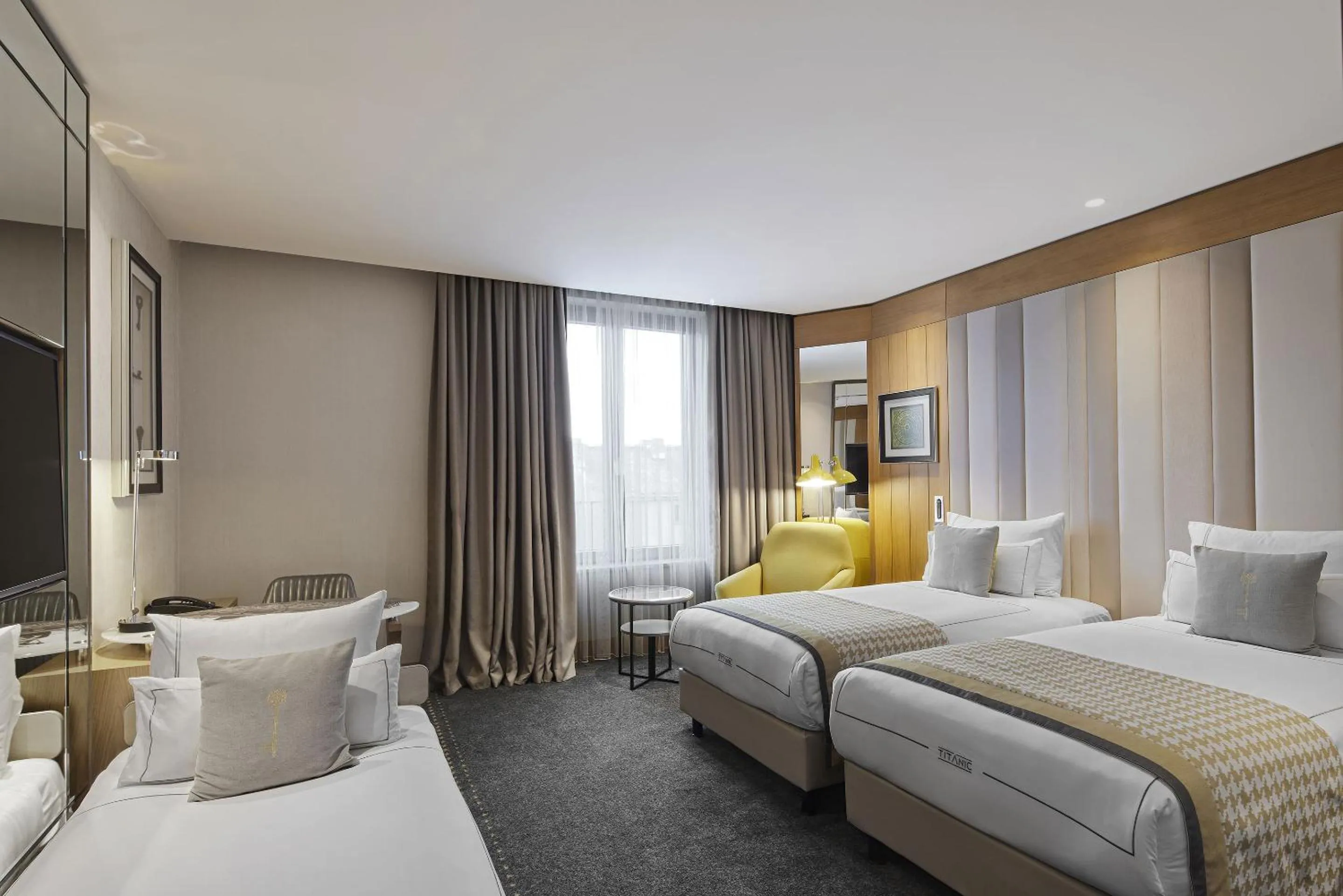 Bed in TITANIC Chaussee Berlin