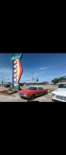 Skyliner Motel