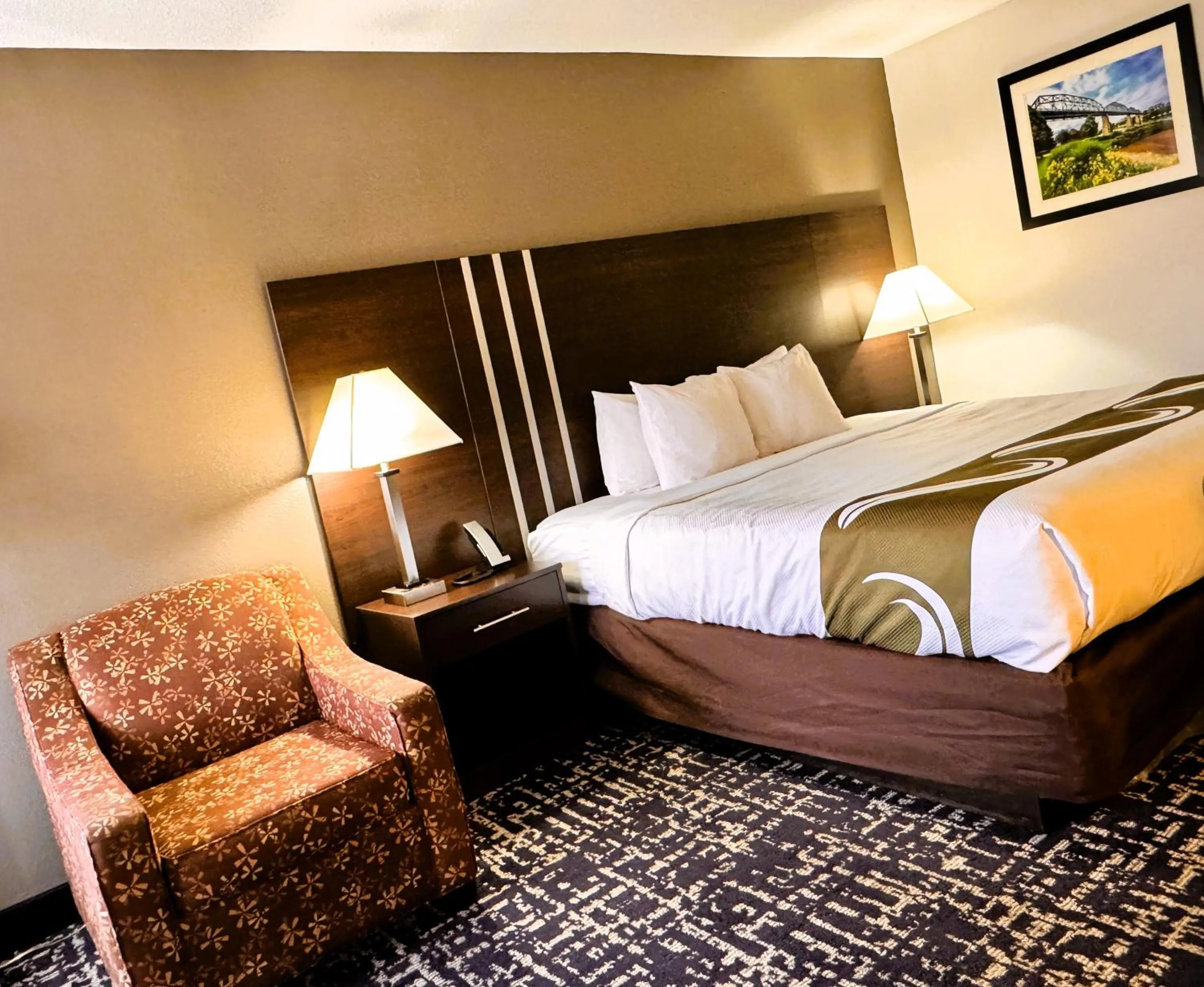 Bed in Quality Inn Cleveland North