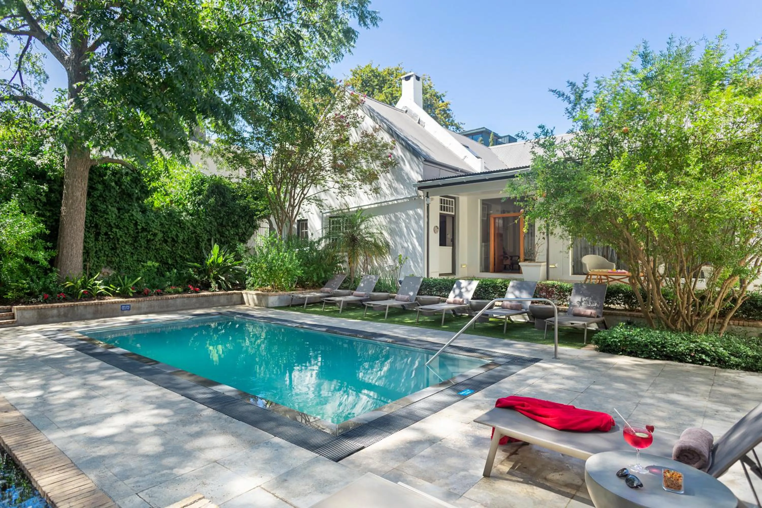 Pool view in Oude Werf Hotel