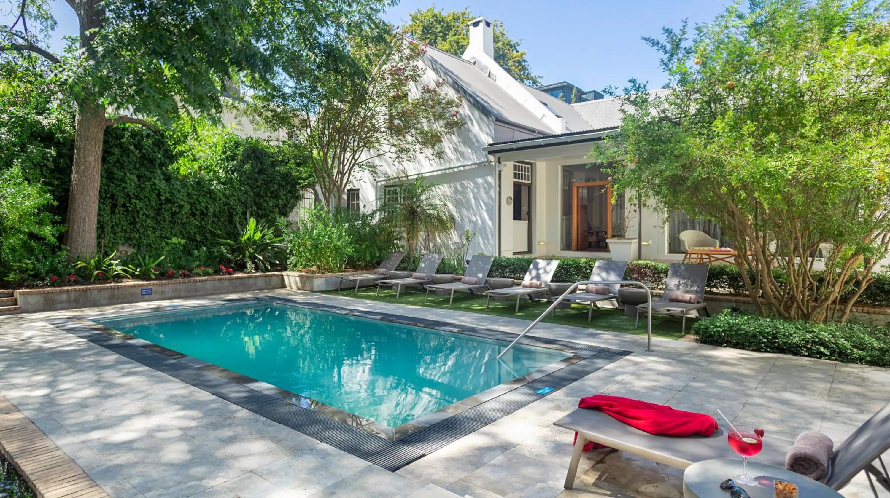 Swimming pool in Oude Werf Hotel