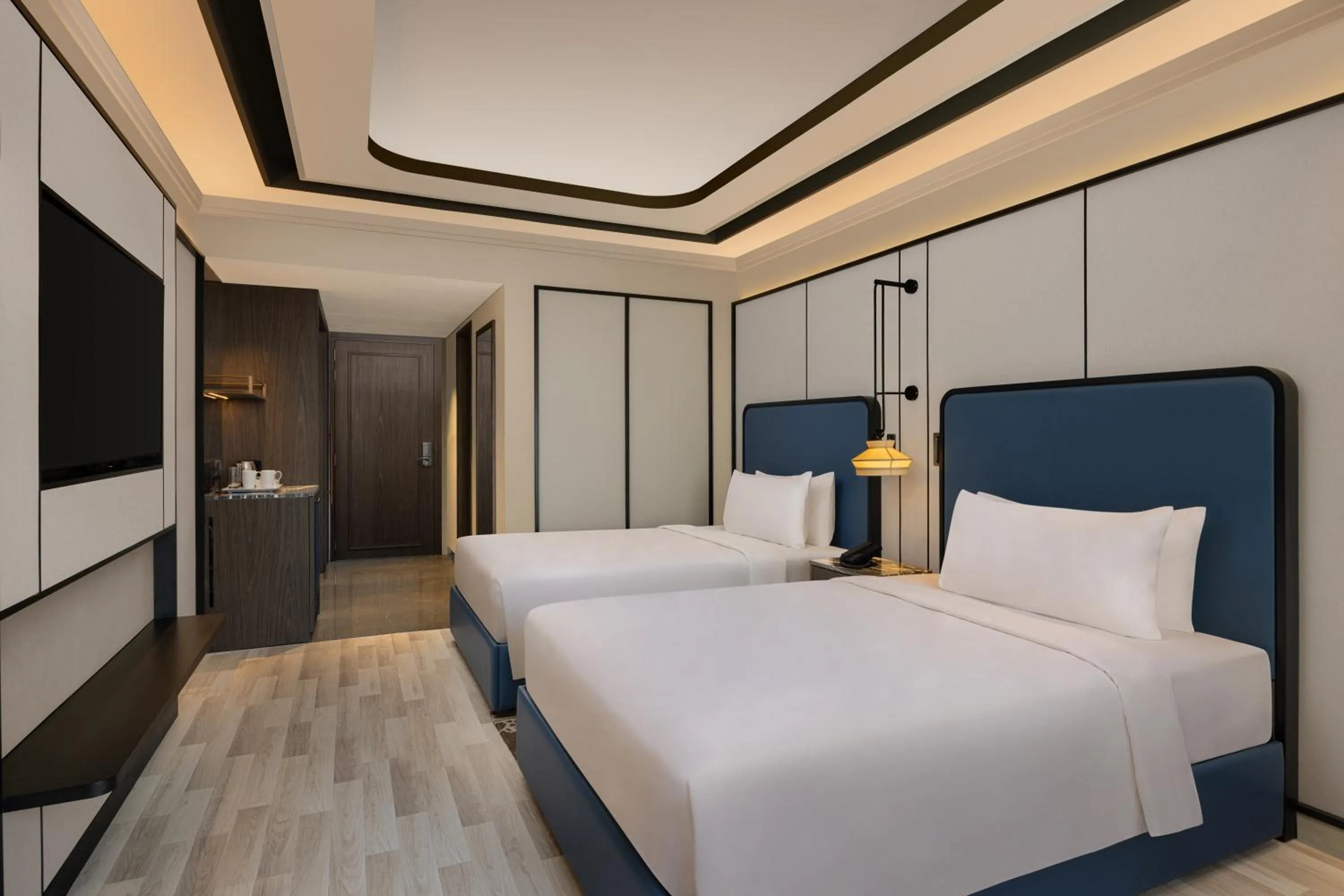 TV and multimedia, Bed in Doubletree By Hilton Bengaluru Airport
