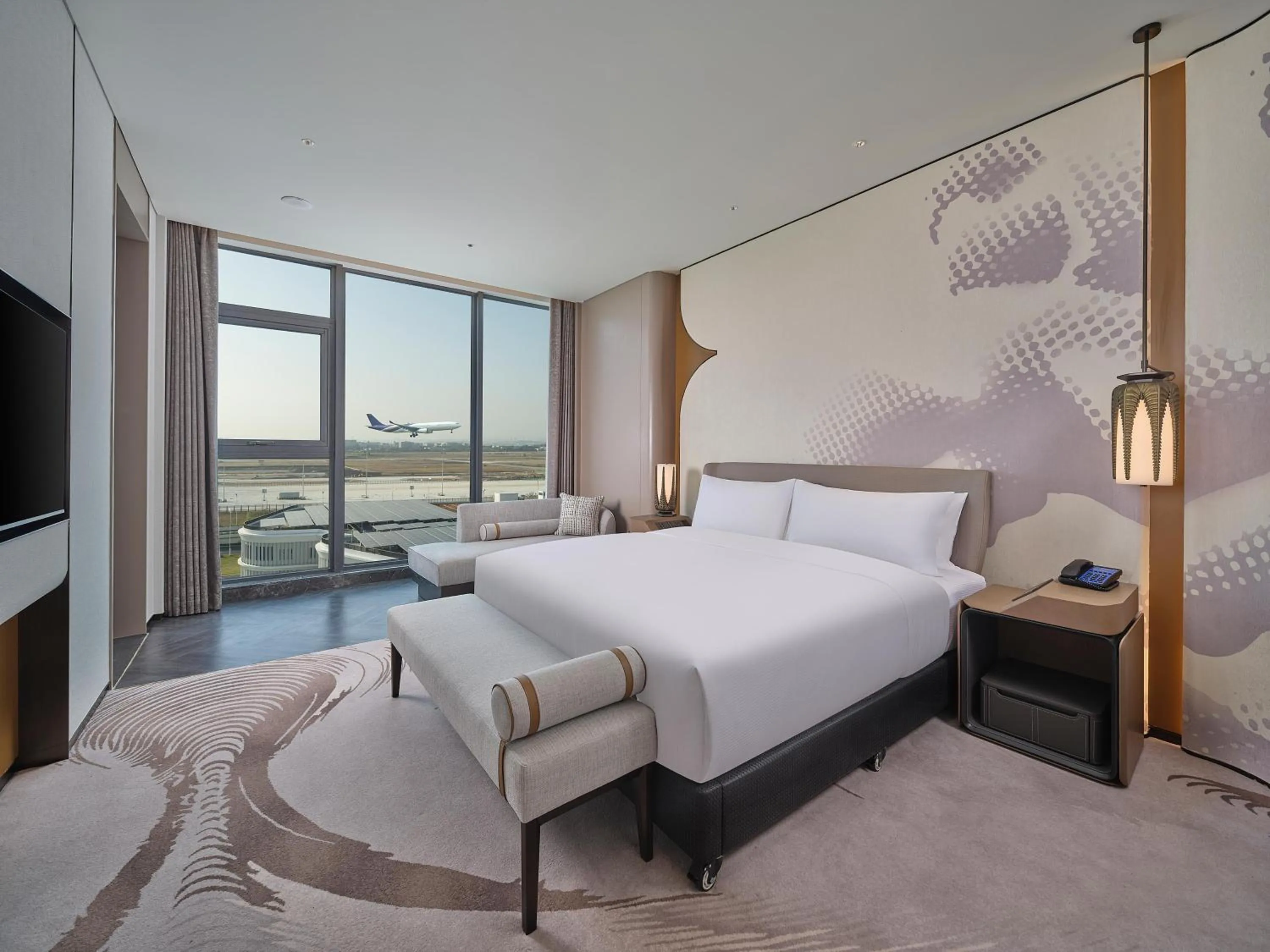 Deluxe King Suite in Hilton Guangzhou Baiyun Airport